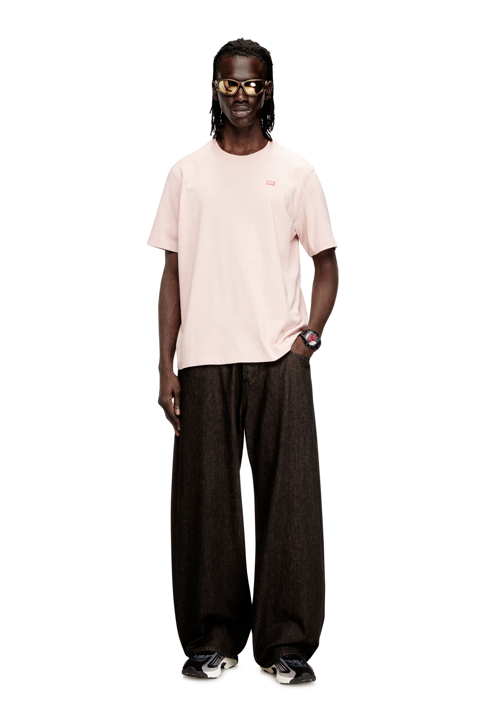 Diesel - T-ADJUST-V10, Camiseta regular con parche de Diesel y estampado fotográfico Hombre in Rosa - 1