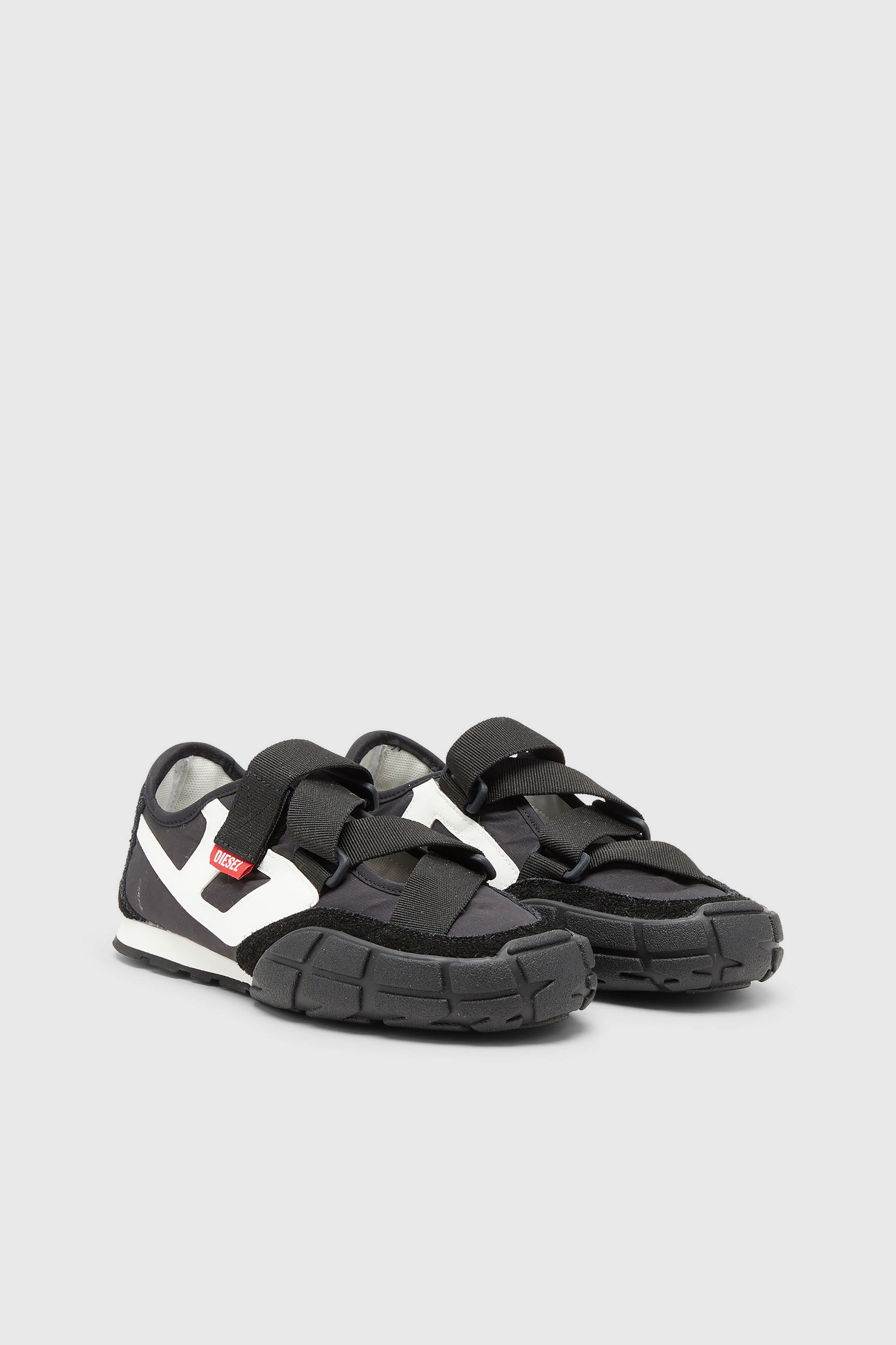 Diesel - S-PAGODHA SLIP-ON W, S-Pagodha-Zapatillas deportivas sin correas en ripstop Mujer in Negro - 2