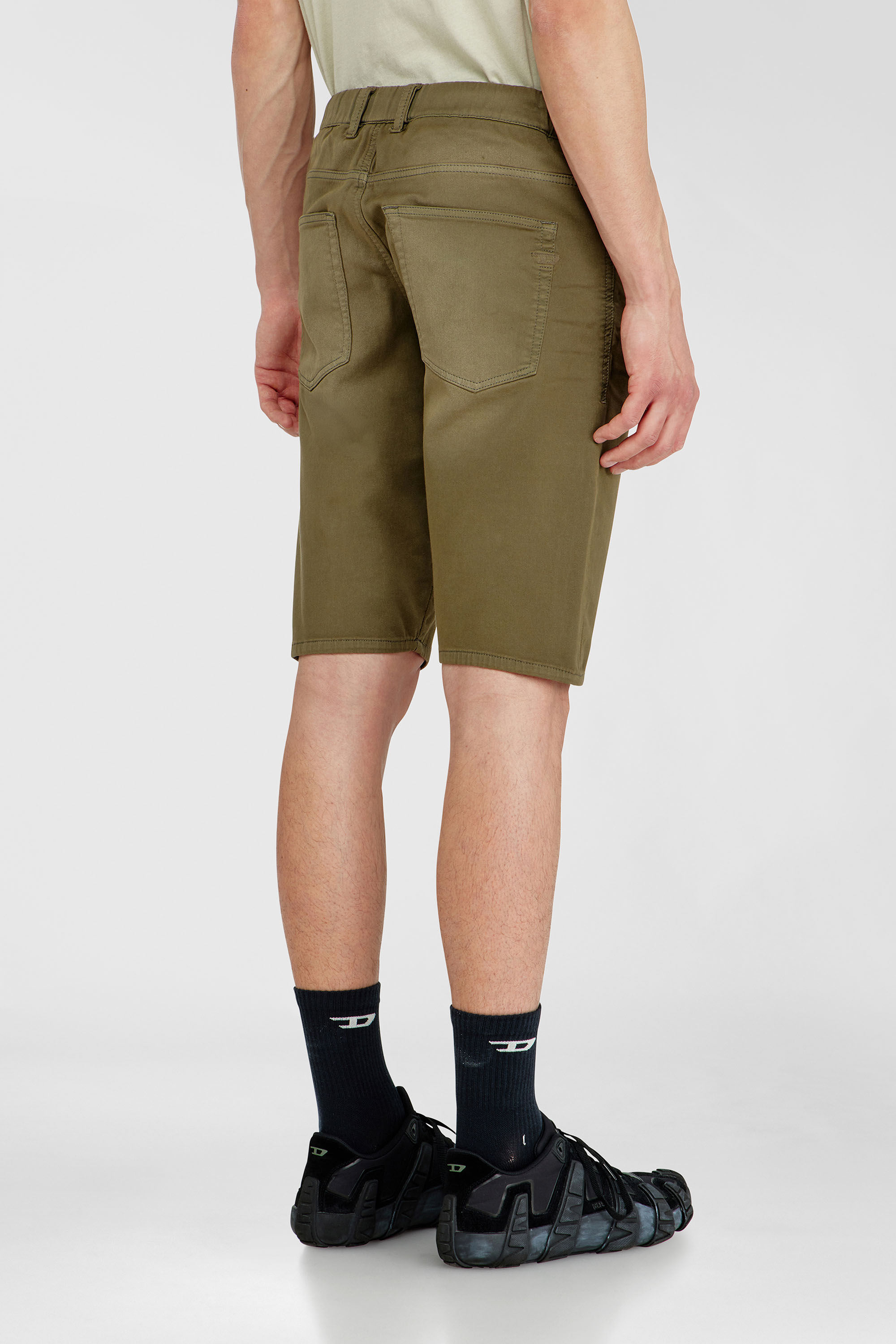 Diesel - 2033 D-KROOLEY-SHORT-BW JOGG, Slim shorts en denim de color Hombre in Verde - 4