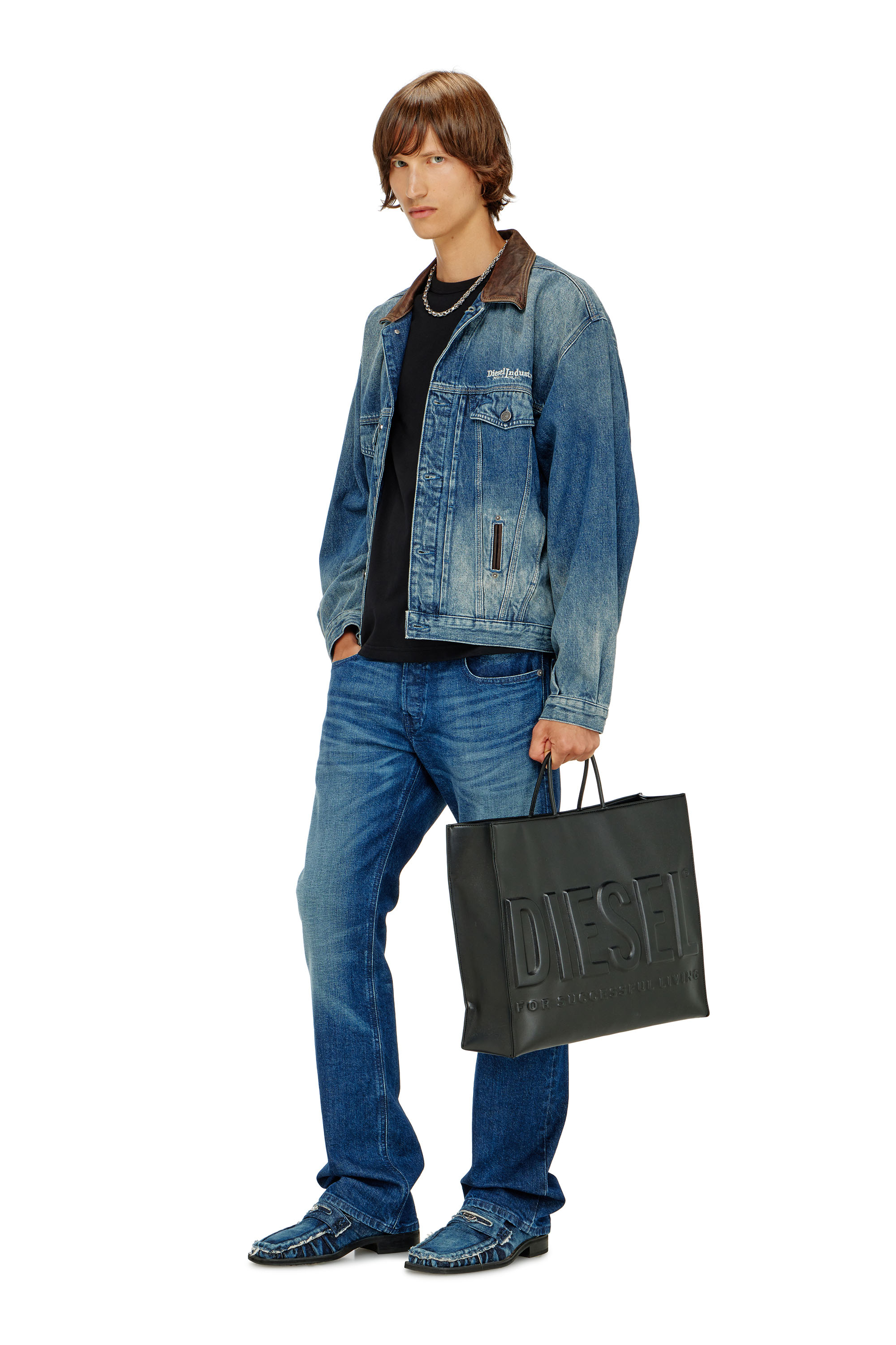 Diesel - D-DENVER-S1, Chaqueta vaquera tipo trucker con adornos de cuero en contraste Unisex in Azul marino - 4