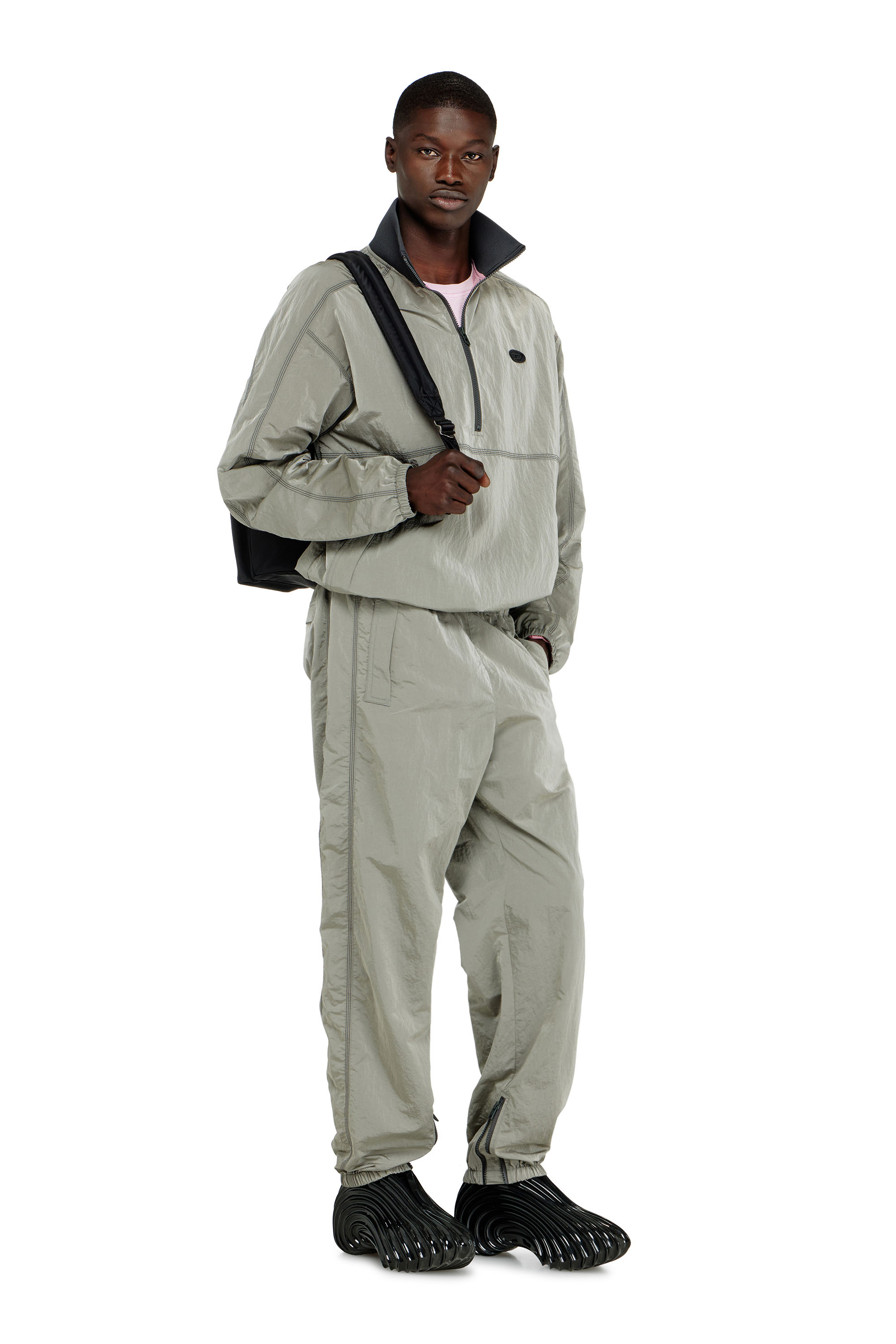 Diesel - J-ANOK, Chaqueta de nailon con efecto arrugado Hombre in Gris - 2