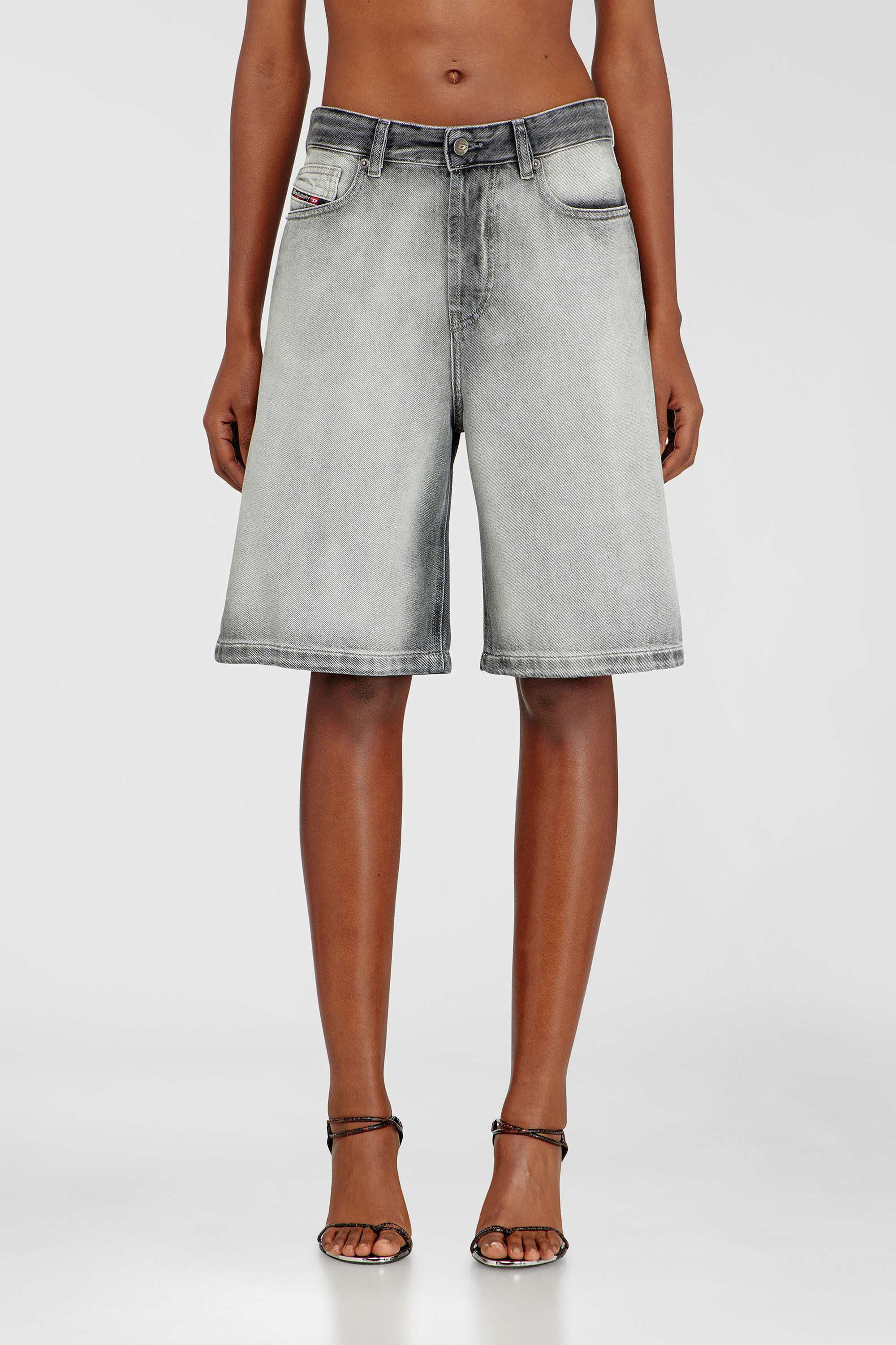 Diesel - DE-SIRE-SHORT-FSI, Pantalones cortos en denim lavado oscuro suave Mujer in Gris - 3