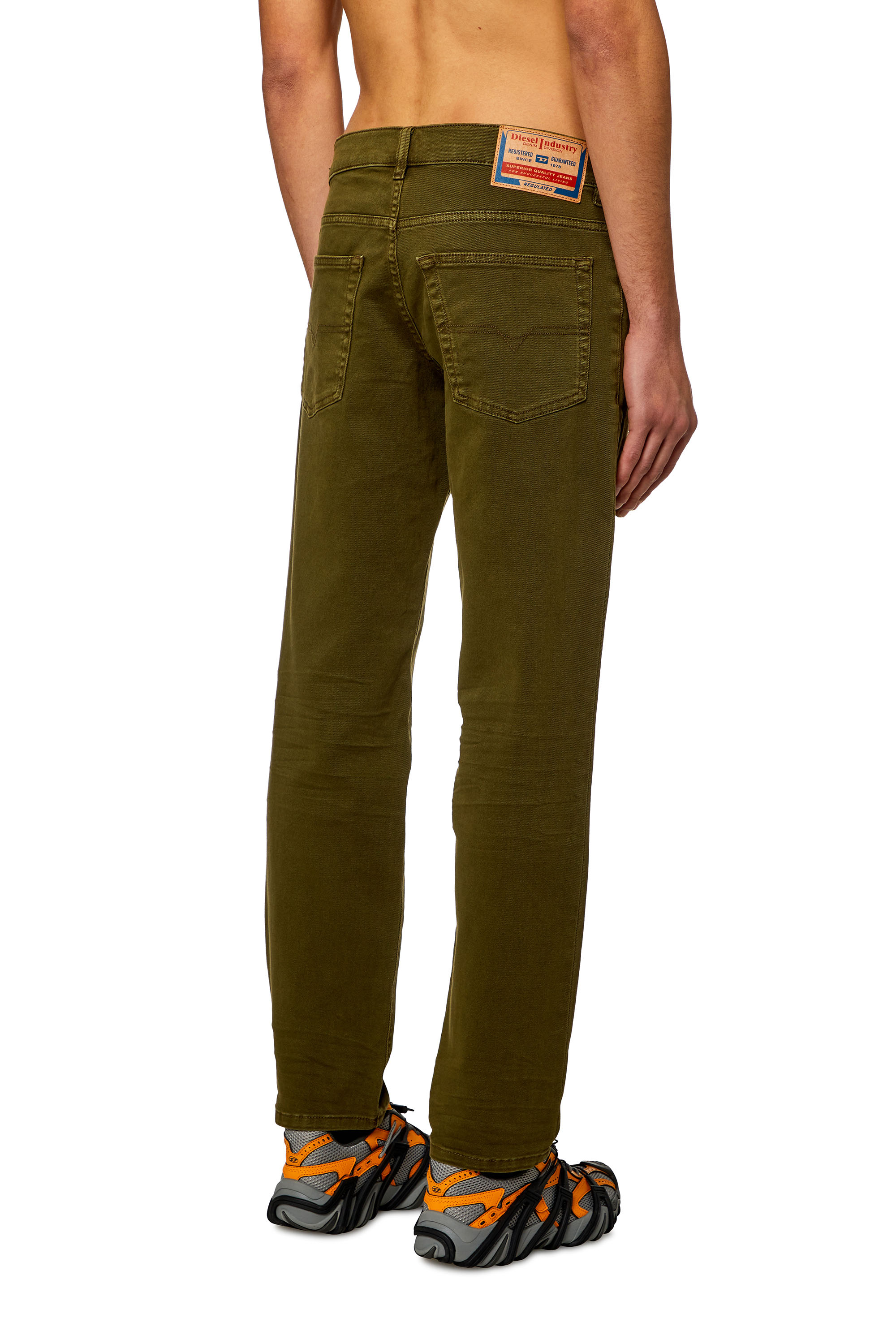 Diesel - Tapered Jeans 2023 D-Finitive 0QWTY, Verde Militar - Image 1