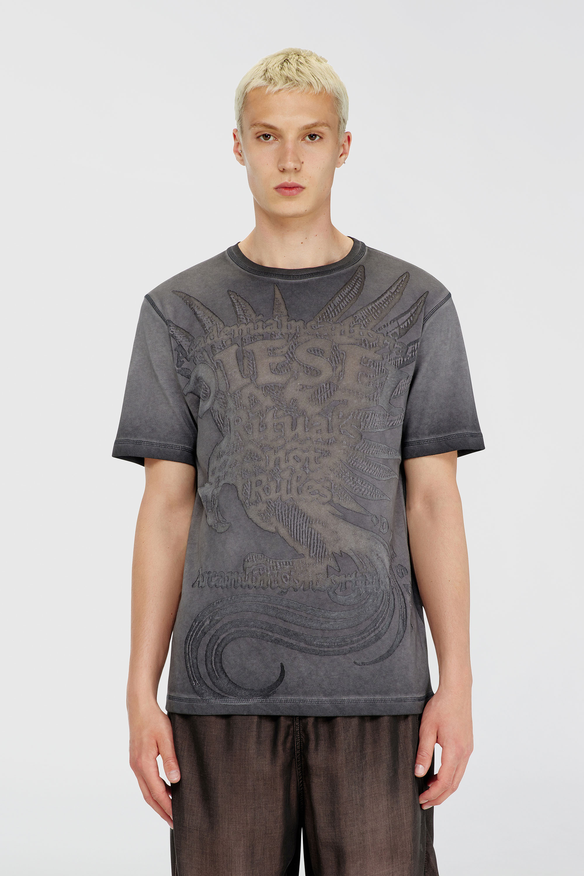 Diesel - T-RAWJUST-AA1, Camiseta de punto con gr&aacute;fico en relieve Hombre in Gris - 1