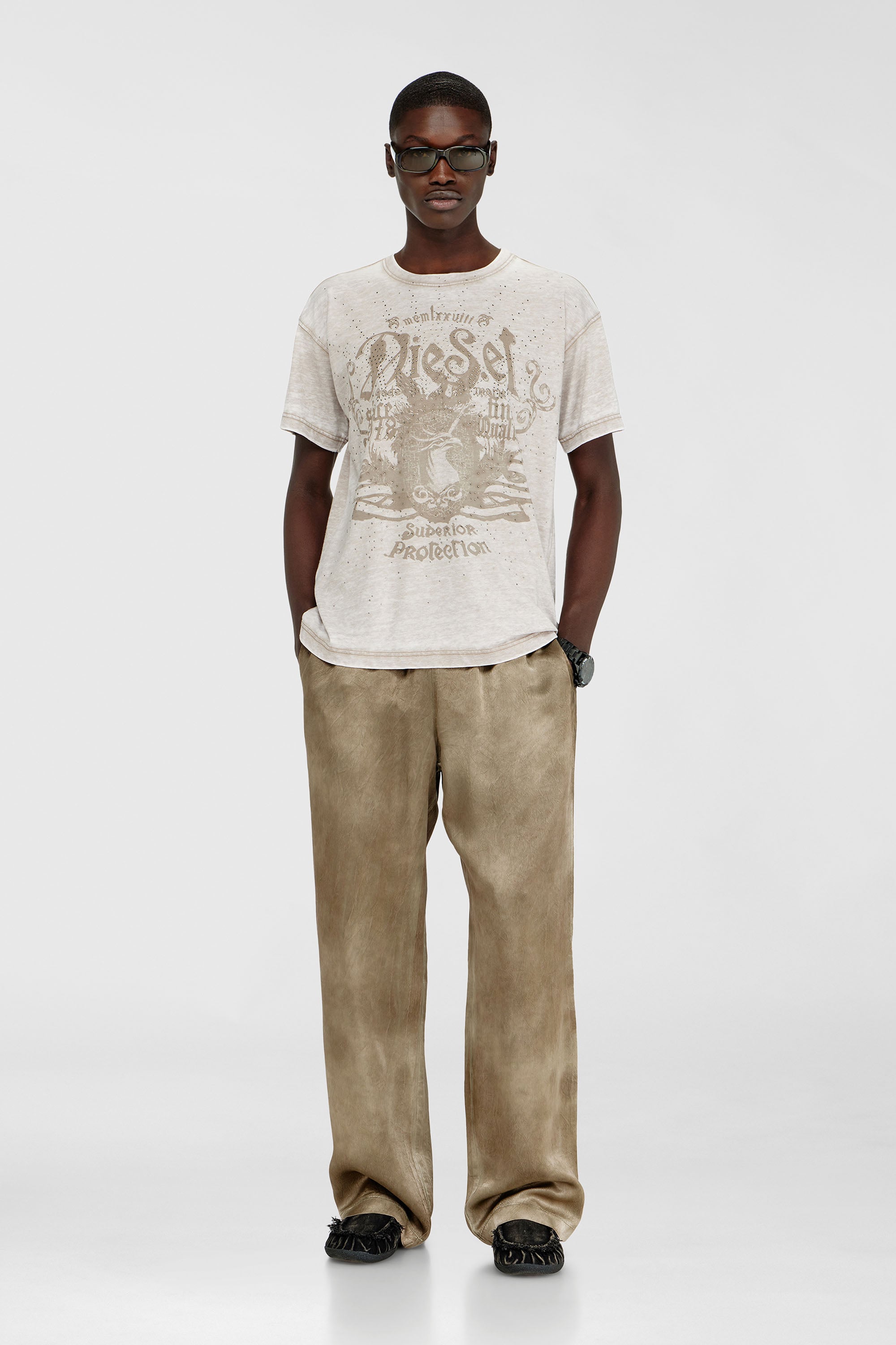 Diesel - T-NORM-AA8, Camiseta de jersey con lavado burnout y tachuelas Hombre in Beige - 2