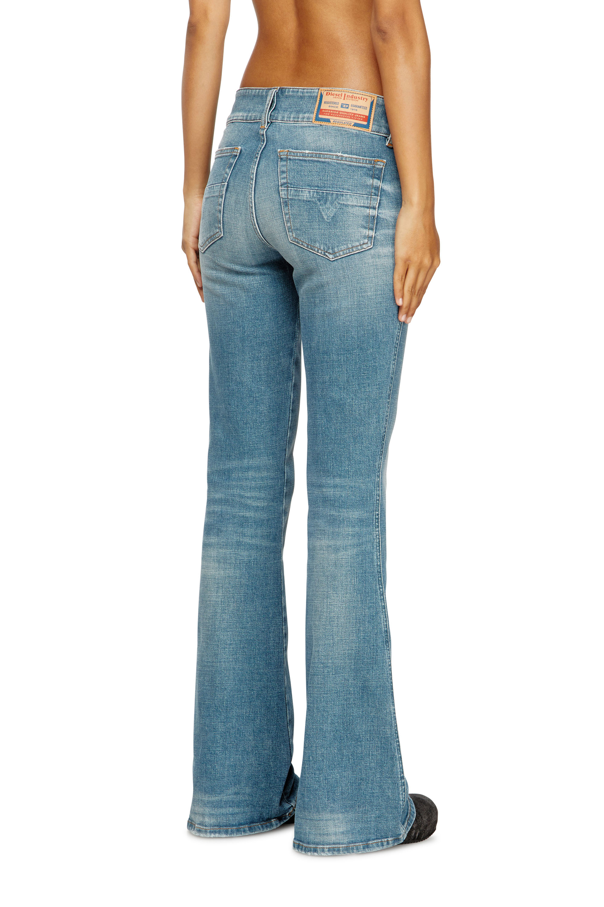 Diesel - Bootcut Jeans D-Hush 09M58 Mujer, Azul medio - 4