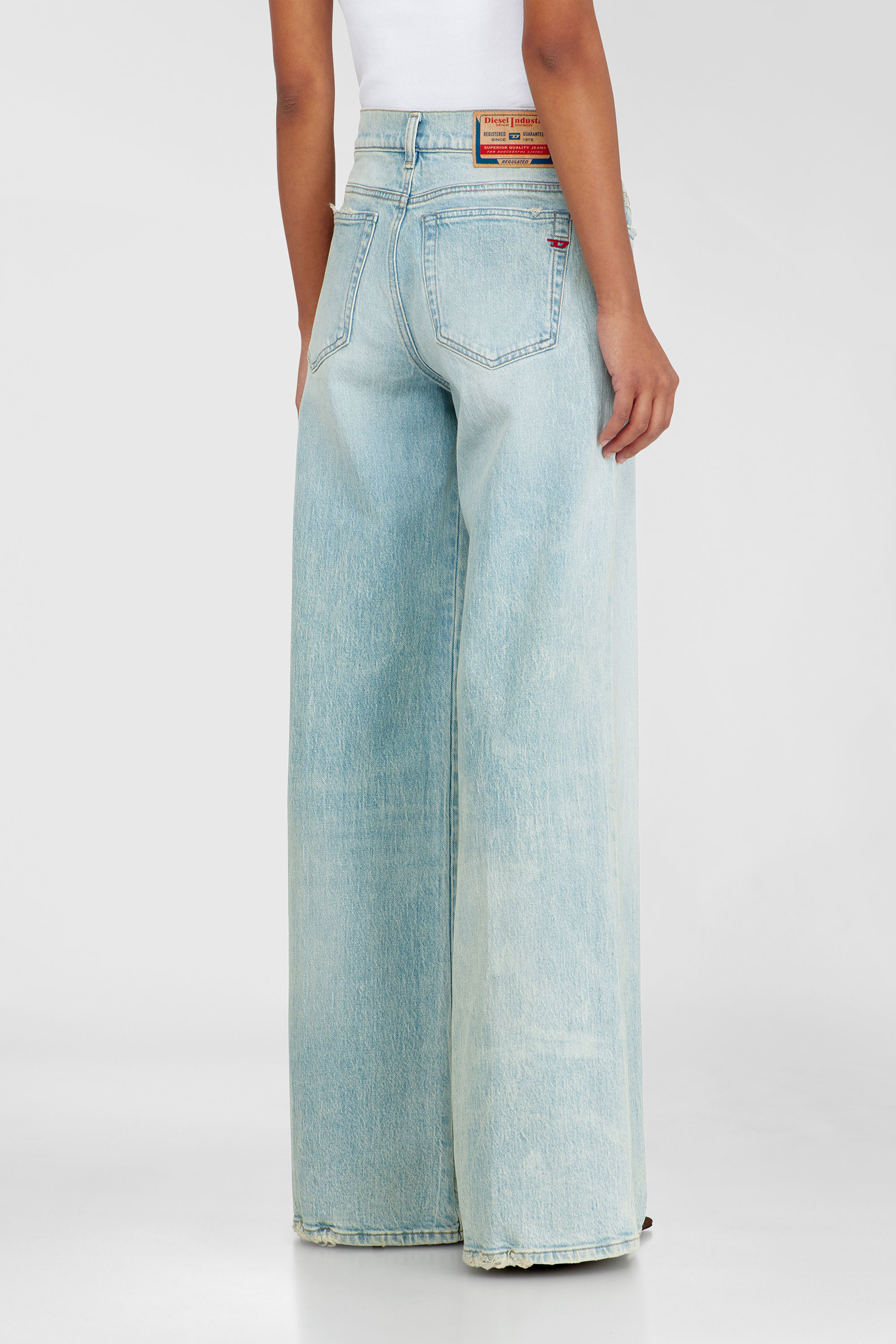 Diesel - Flare Jeans 1978 D-Akemi 0KBBX Mujer, Azul Claro - 5