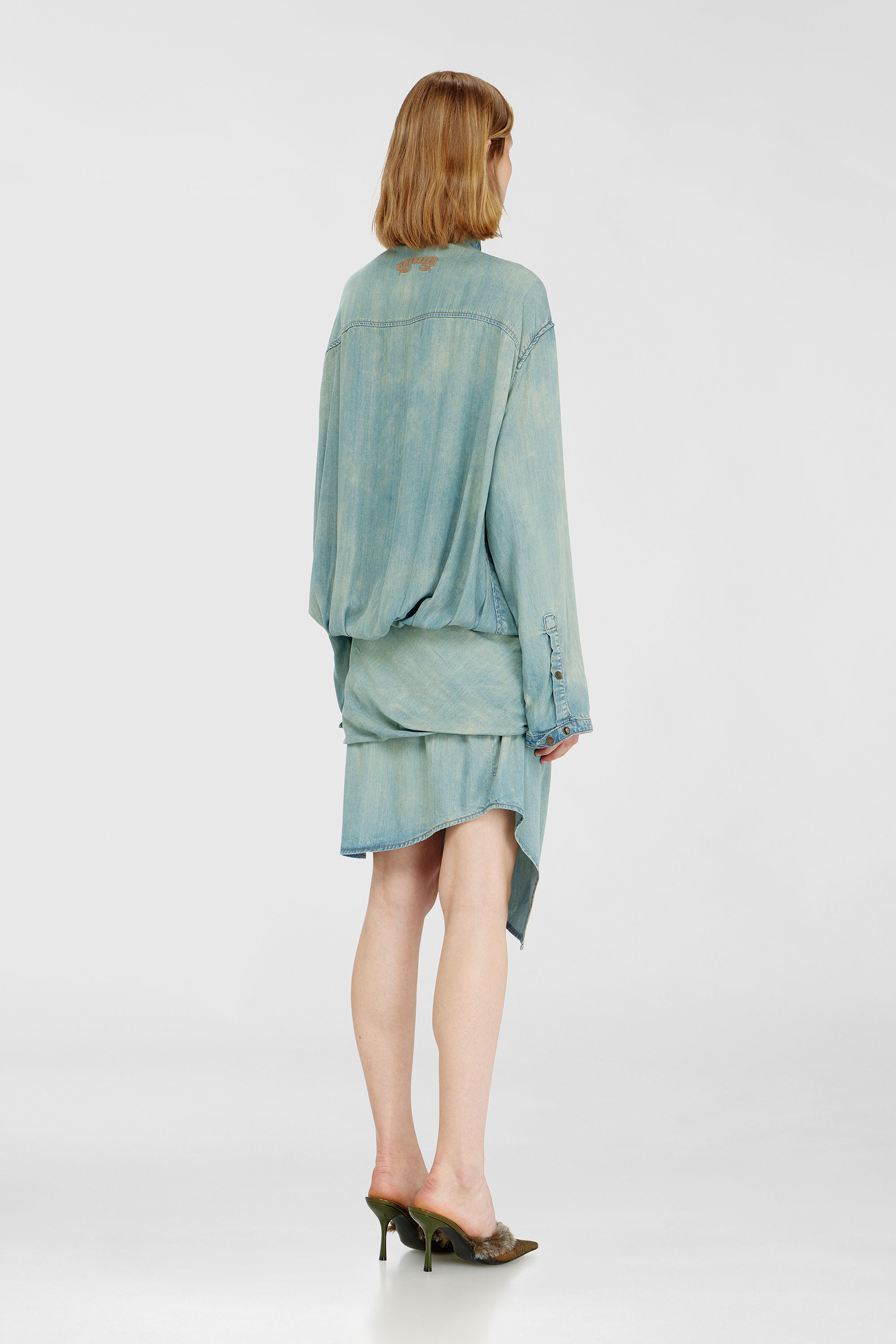 Diesel - DE-TILORA-S, Vestido camisero denim oversized con drapeado Mujer in Azul marino - 4