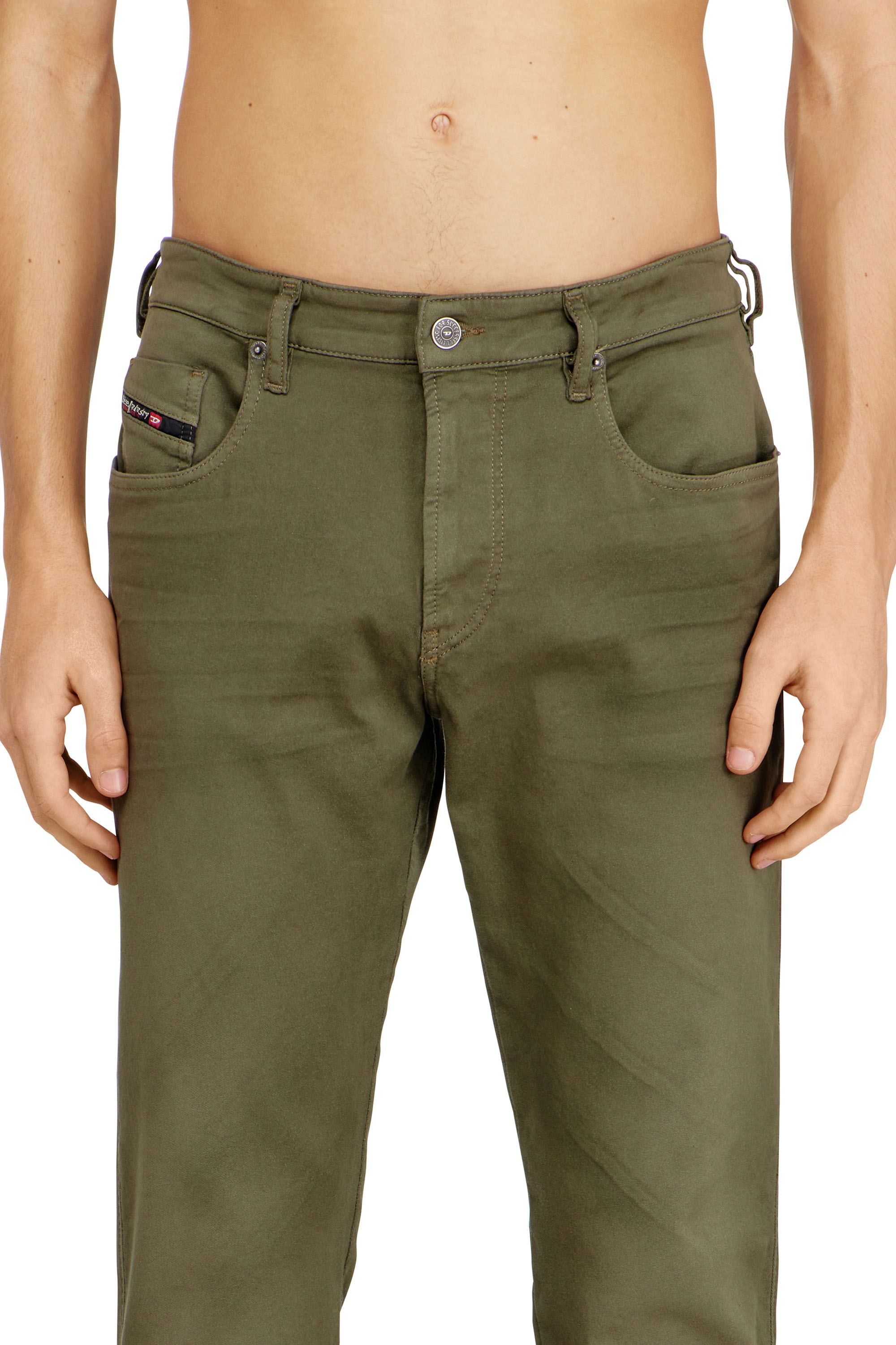 Diesel - Slim 2062 D-Strukt Joggjeans&reg; 0670M Hombre, Verde Militar - 4