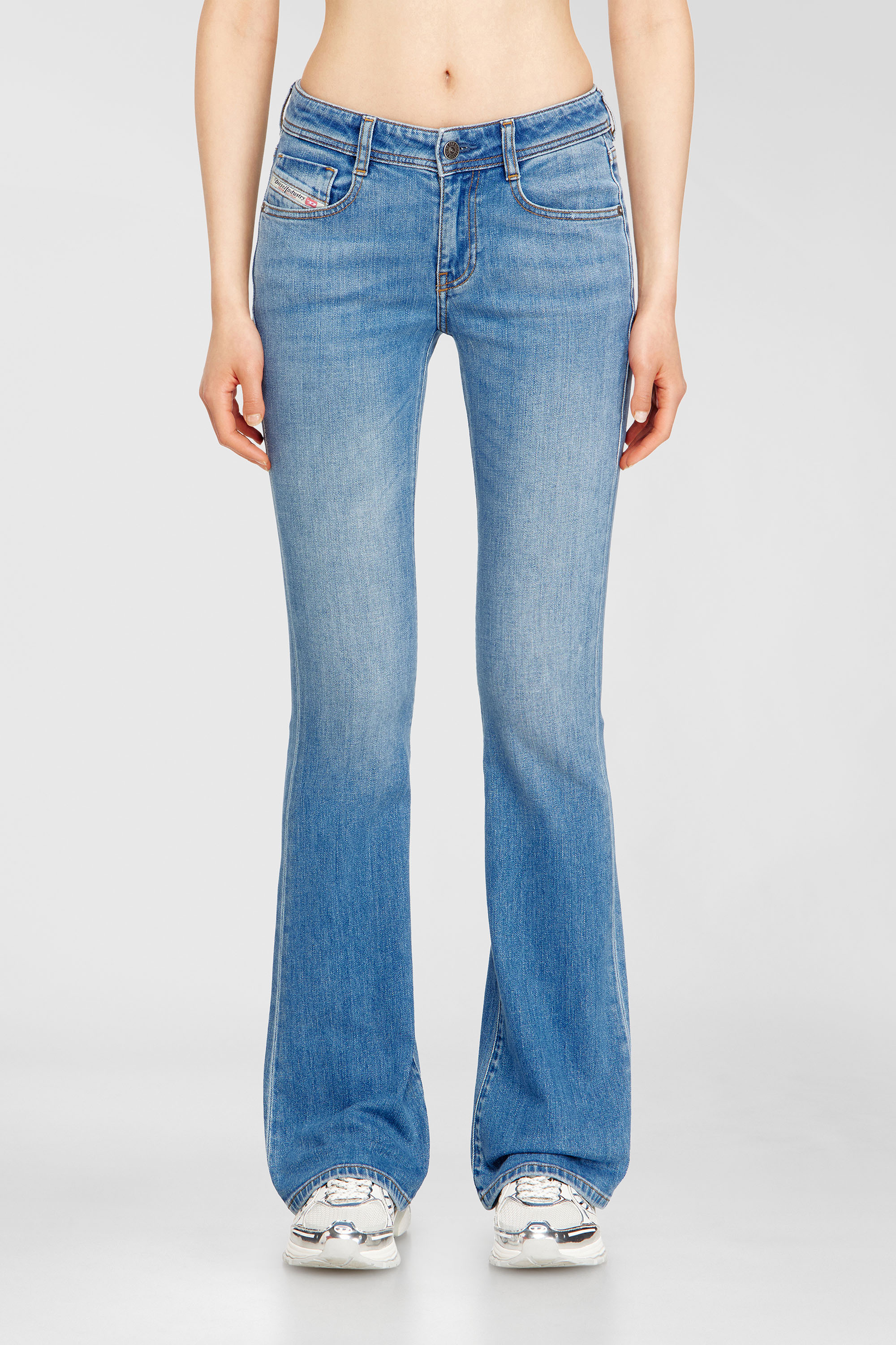 Diesel - Bootcut Jeans 1969 D-Ebbey 0ADBH Mujer, Azul Claro - 1