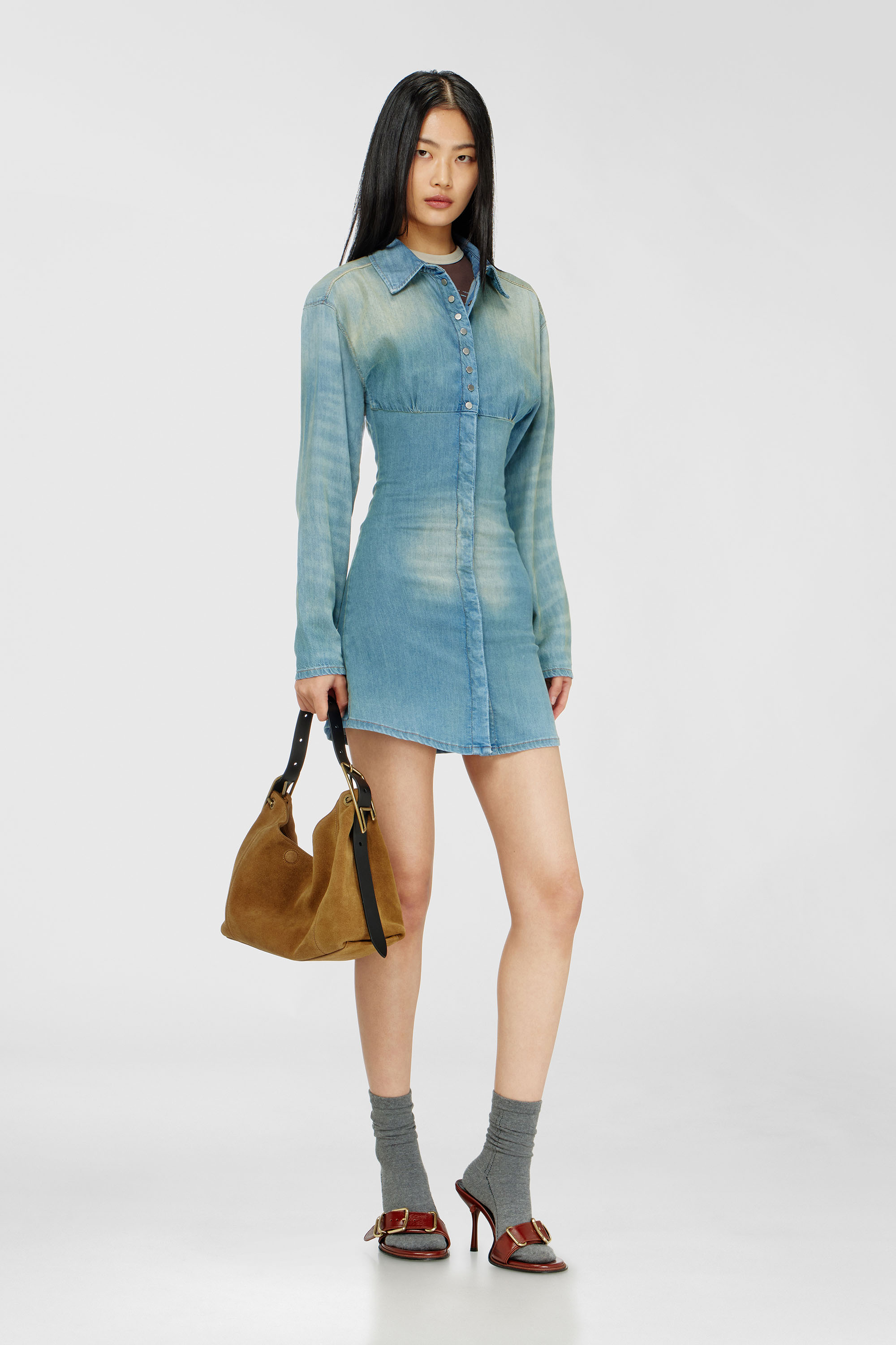 Diesel - DE-VIOLIM-S, Vestido camisero vaquero mini con dise&ntilde;o seccionado Mujer in Azul marino - 2