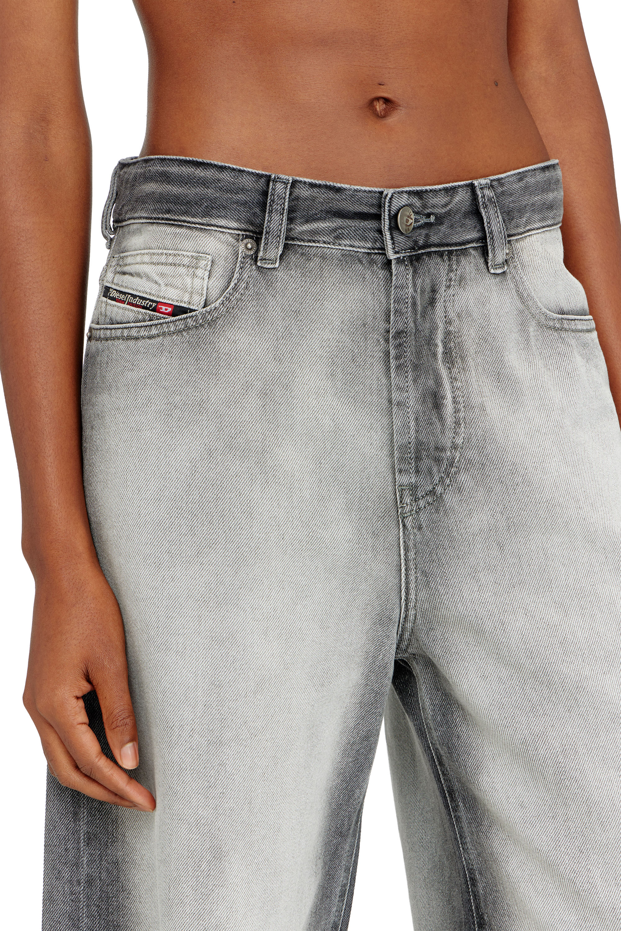 Diesel - DE-SIRE-SHORT-FSI, Shorts en denim lavado oscuro suave Mujer in Gris - 5