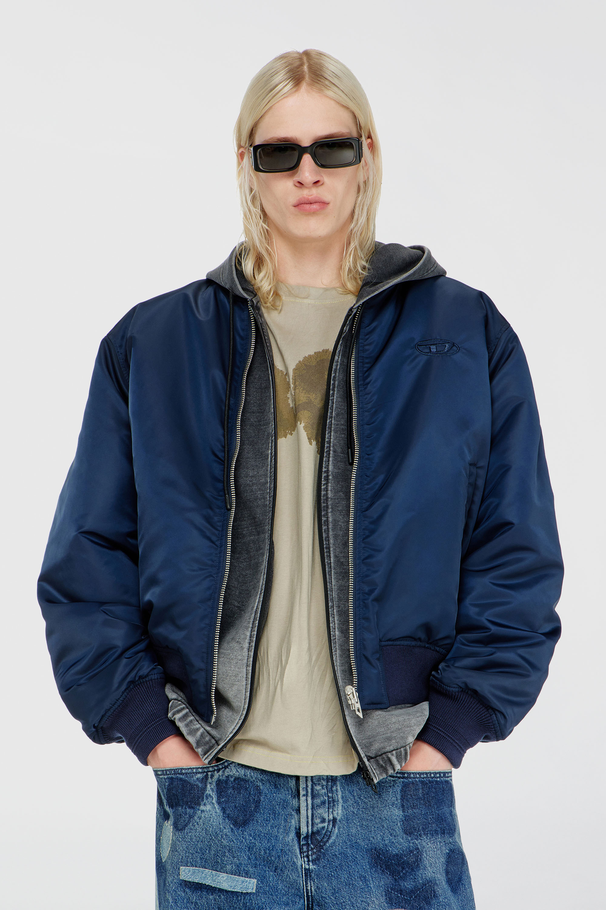 Diesel - W-TYPE-D1, Chaqueta bomber acolchada con bordado Oval D Hombre in Azul marino - 3