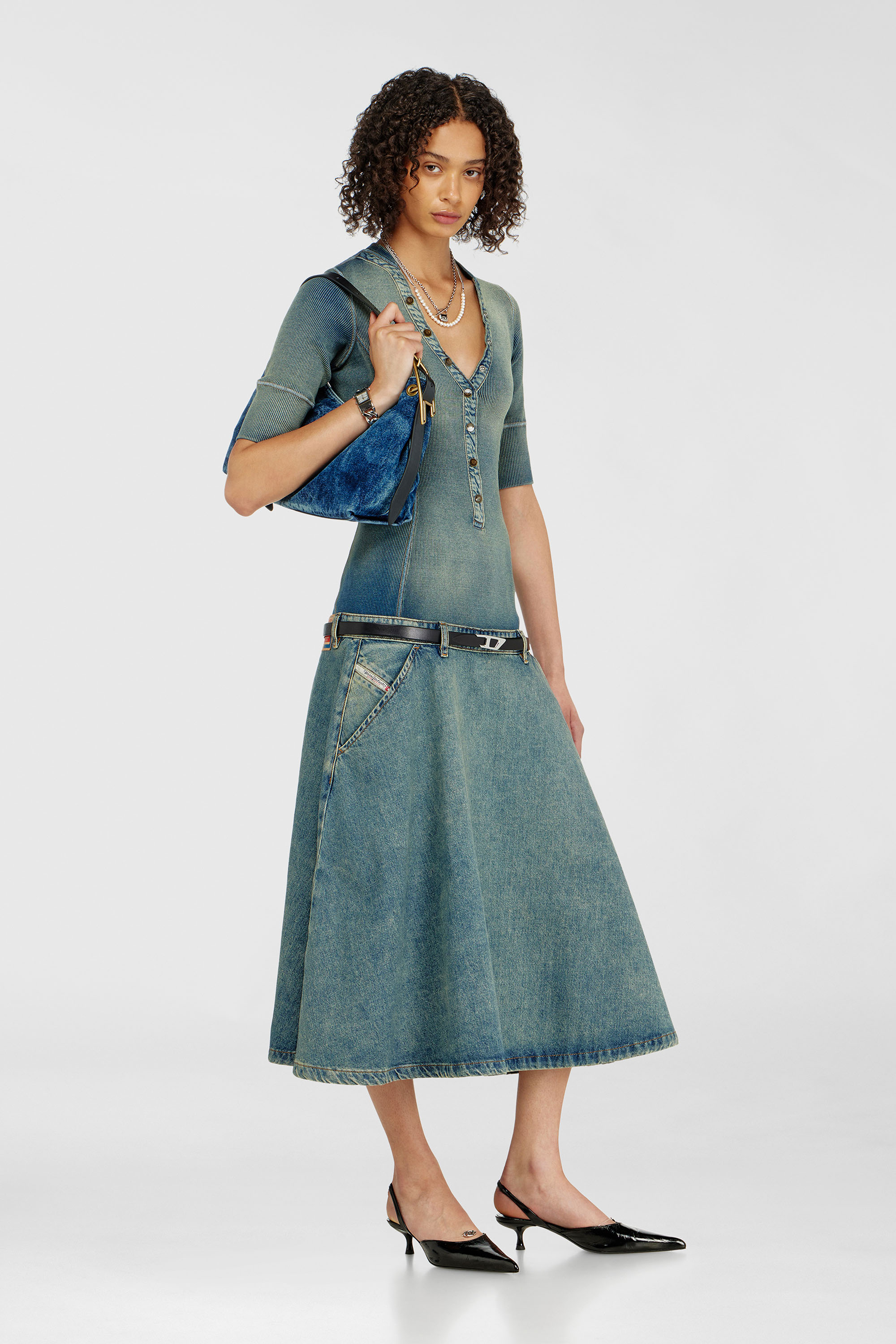 Diesel - DE-ANIM-S, Vestido midi de punto y denim con cintura baja Mujer in Azul marino - 2
