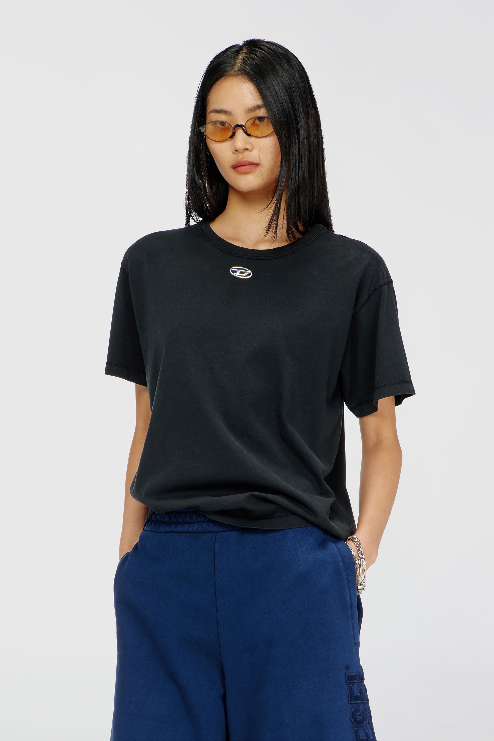 Diesel - T-NORMY-OD-S1, Camiseta de algod&oacute;n con Oval D met&aacute;lico Mujer in Negro - 1