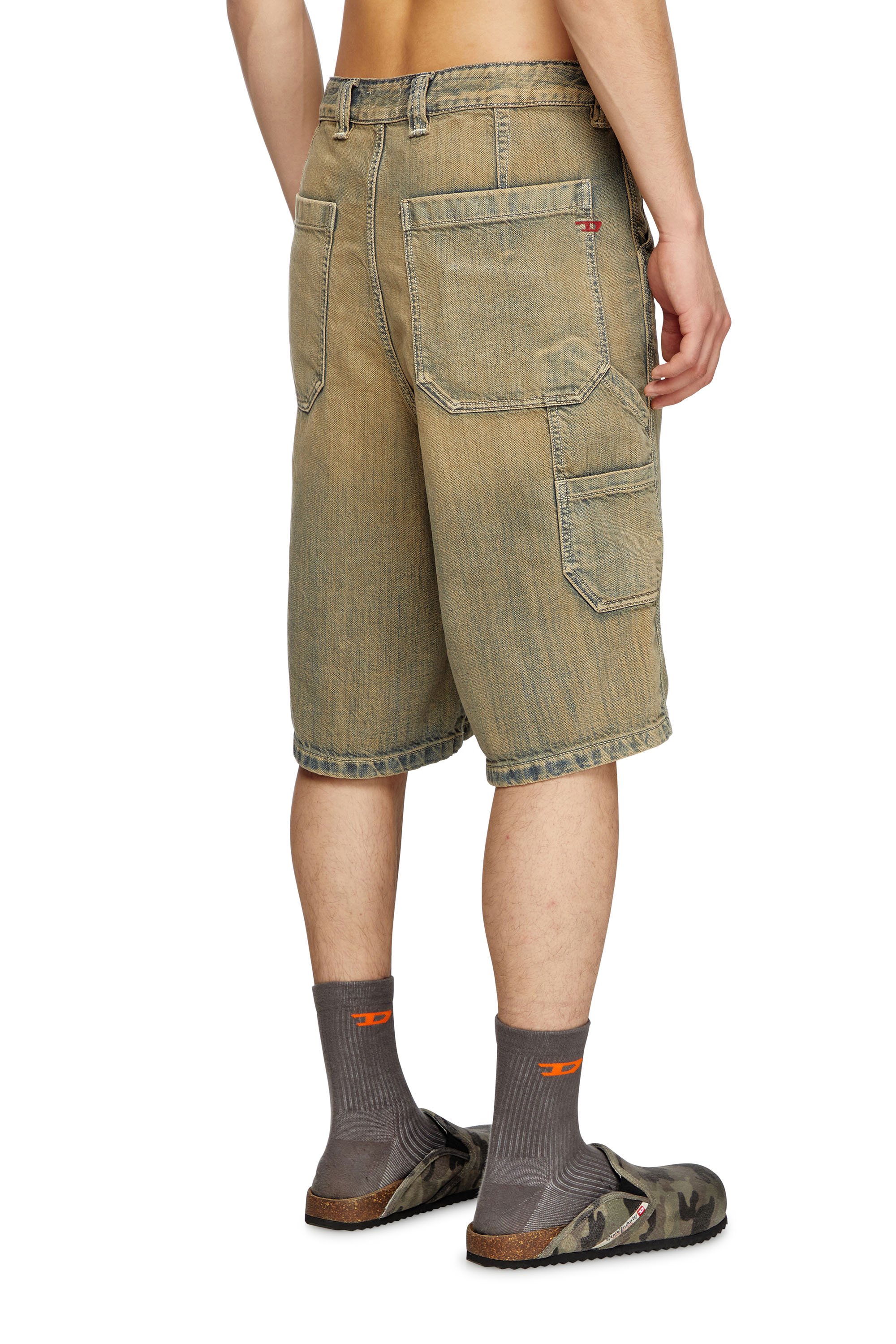 Diesel - D-LIVERY-SHORT, Pantalones cortos utility en denim cepillado dorado Hombre in Multicolor - 4