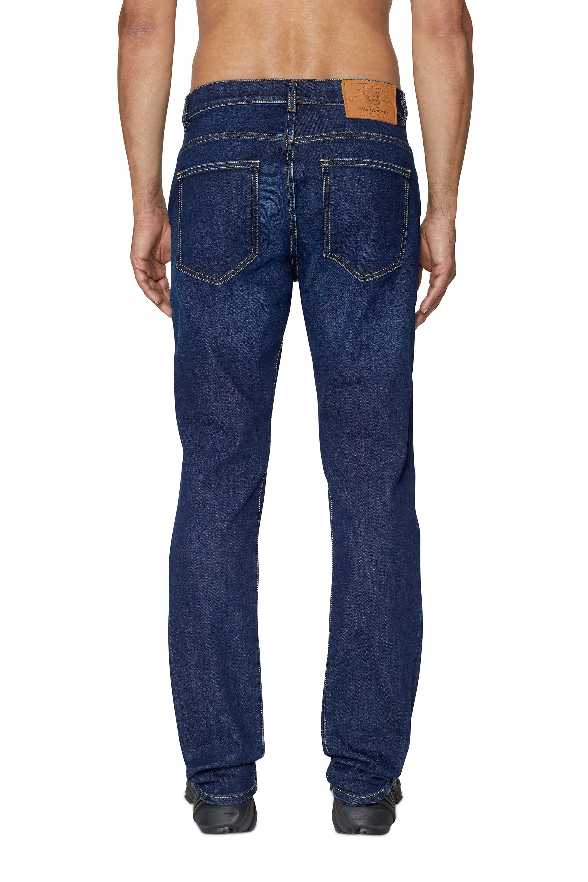 Diesel - 2021 09B90 Bootcut Jeans, Azul Oscuro - Image 2