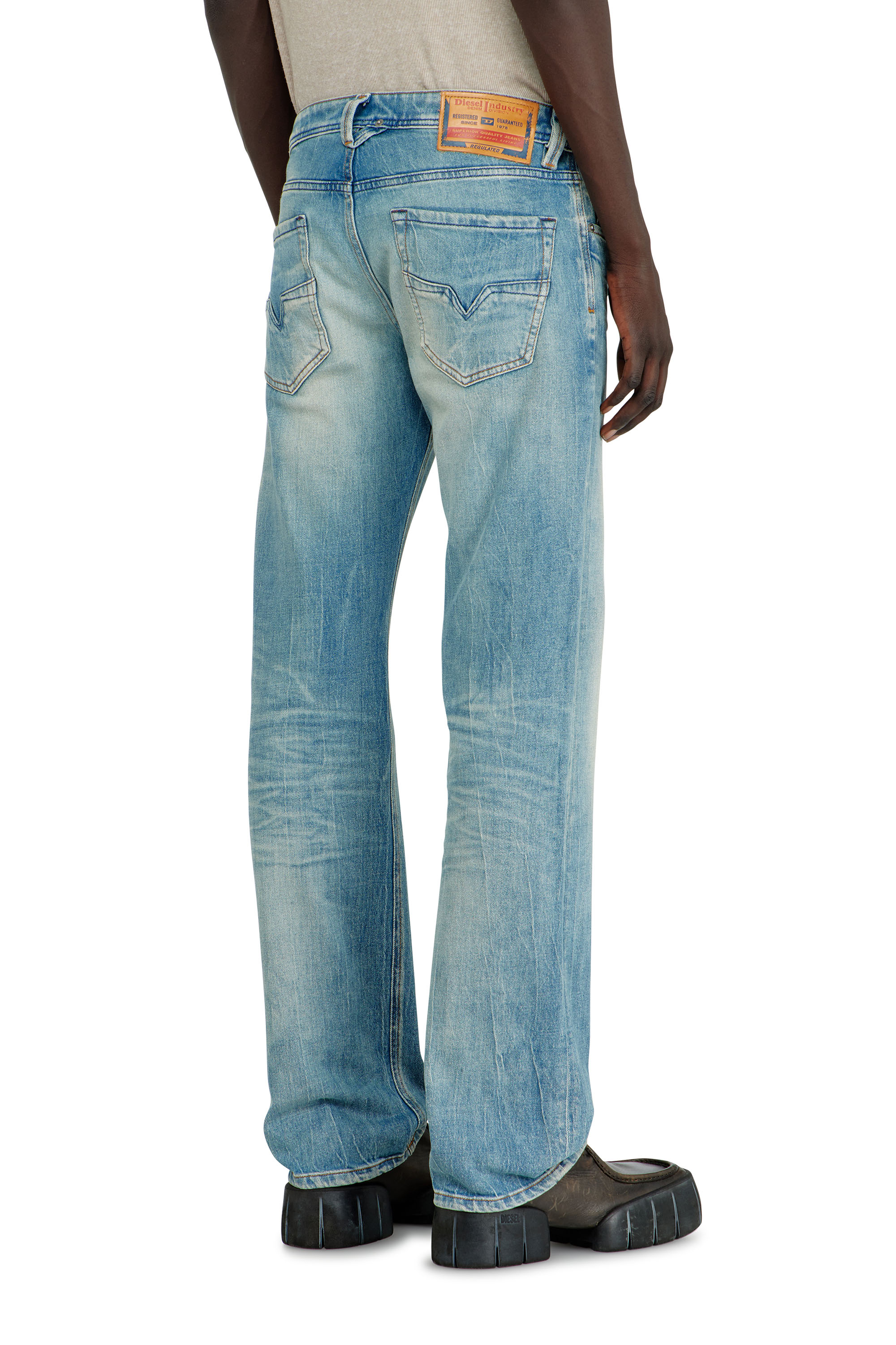Diesel - Regular Jeans 1985 Larkee 09P33 Hombre, Azul Claro - 5