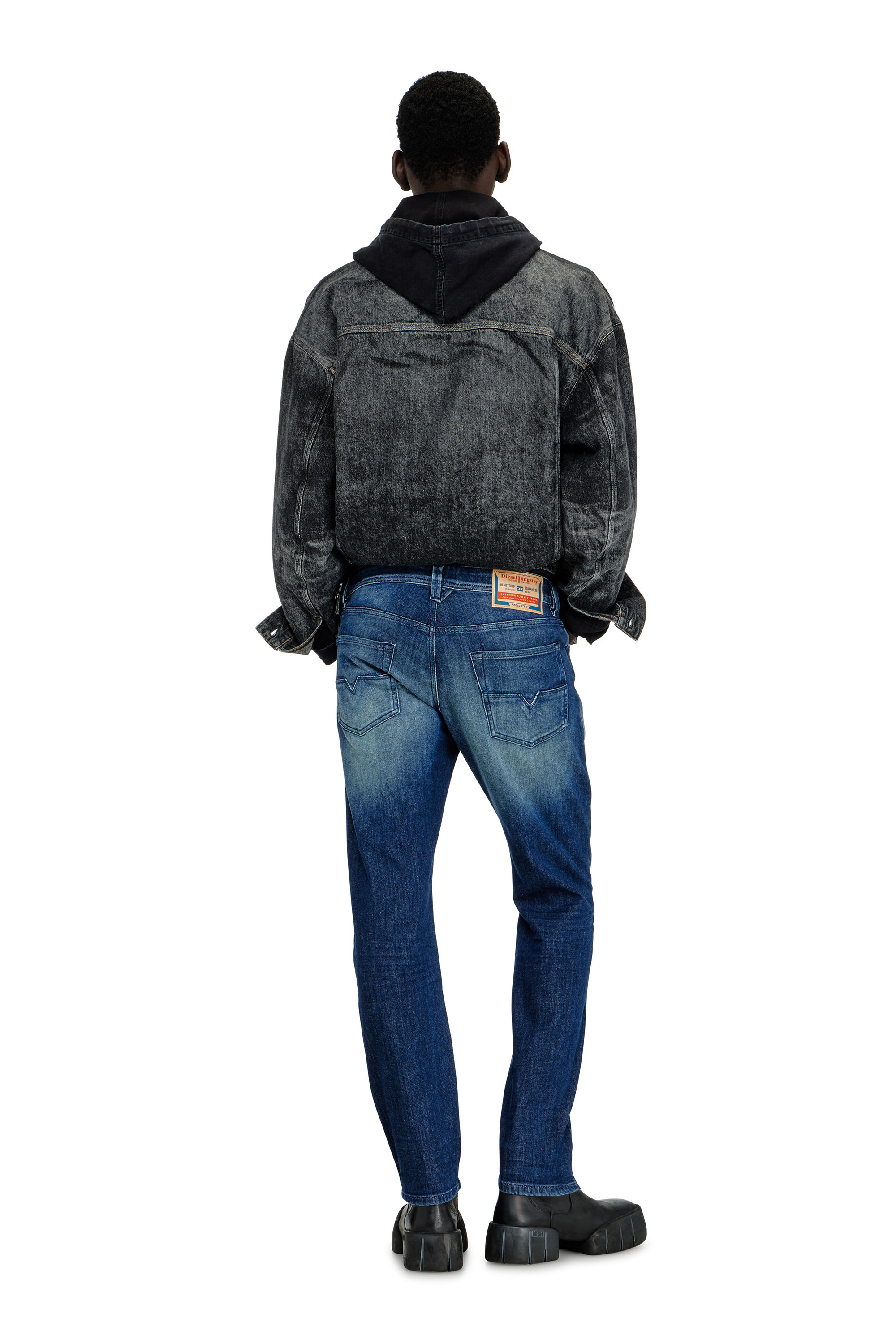 Diesel - Regular Jeans 1986 Larkee-Beex 0KBBR Hombre, Azul Oscuro - 4