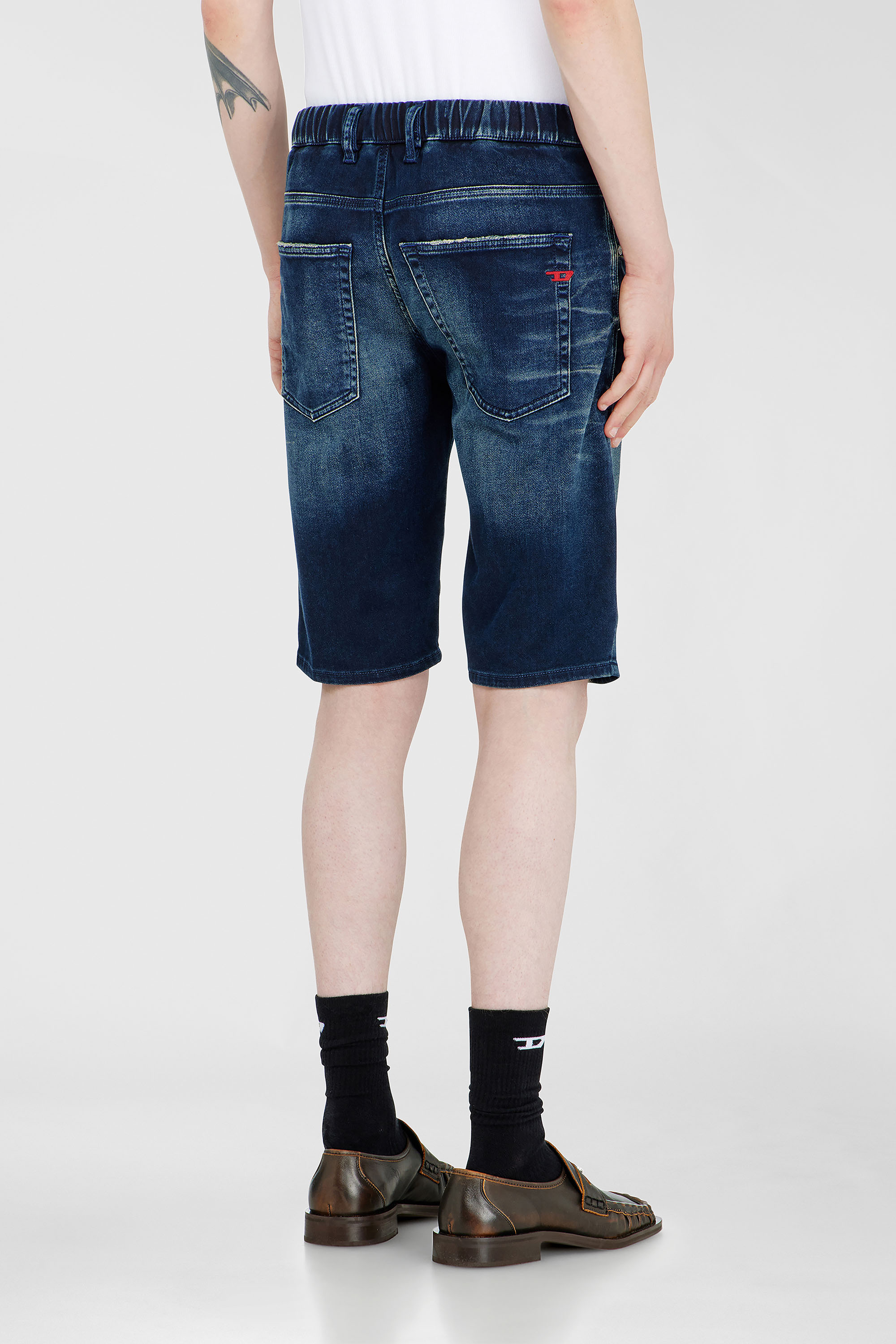 Diesel - 2033 D-KROOLEY-SHORT-BW JOGG, Chino shorts en joggjeans sombreado Hombre in Azul marino - 4