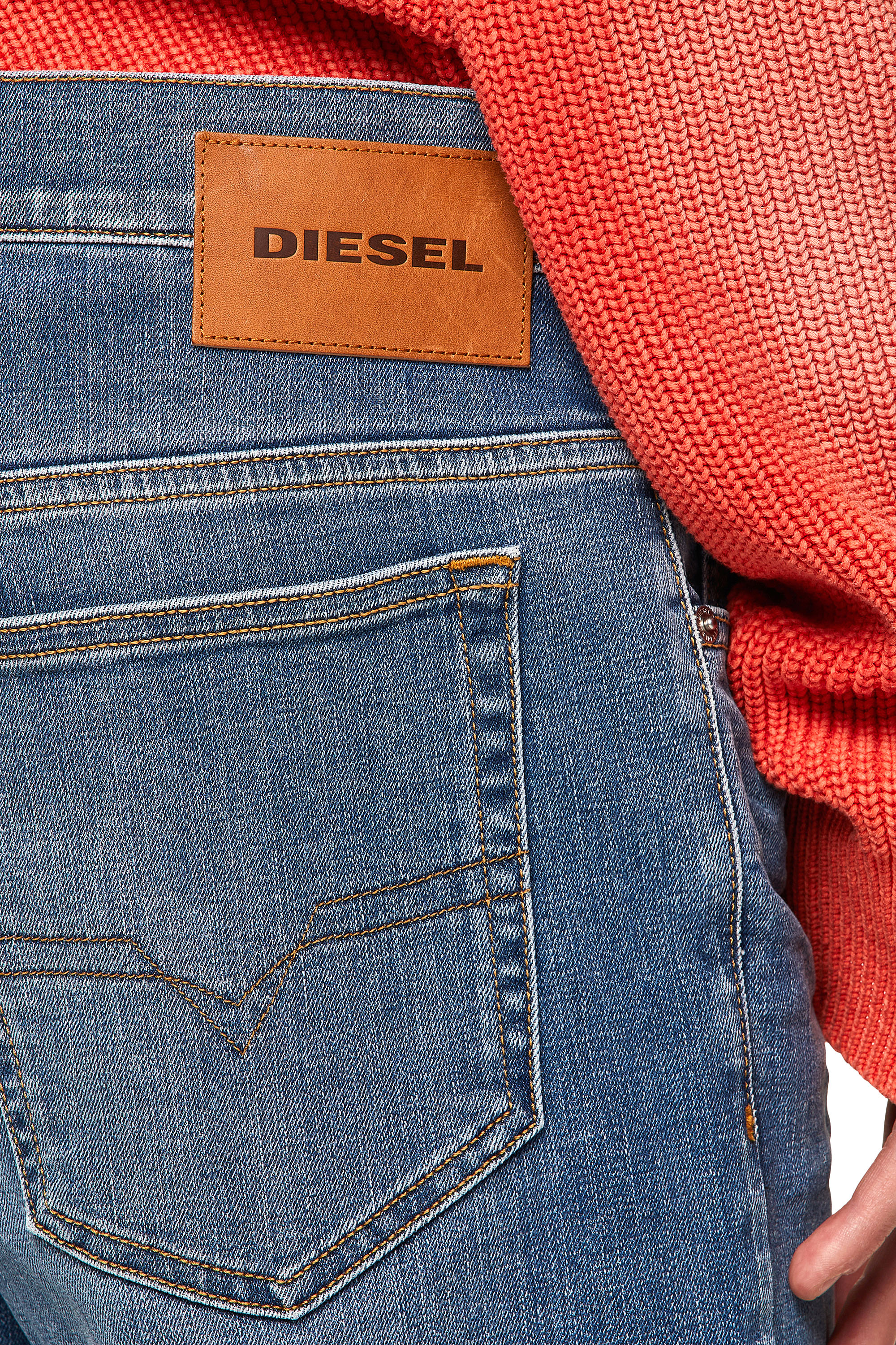 Diesel - D-Yennox 009ZR Tapered Jeans, Azul Claro - Image 4