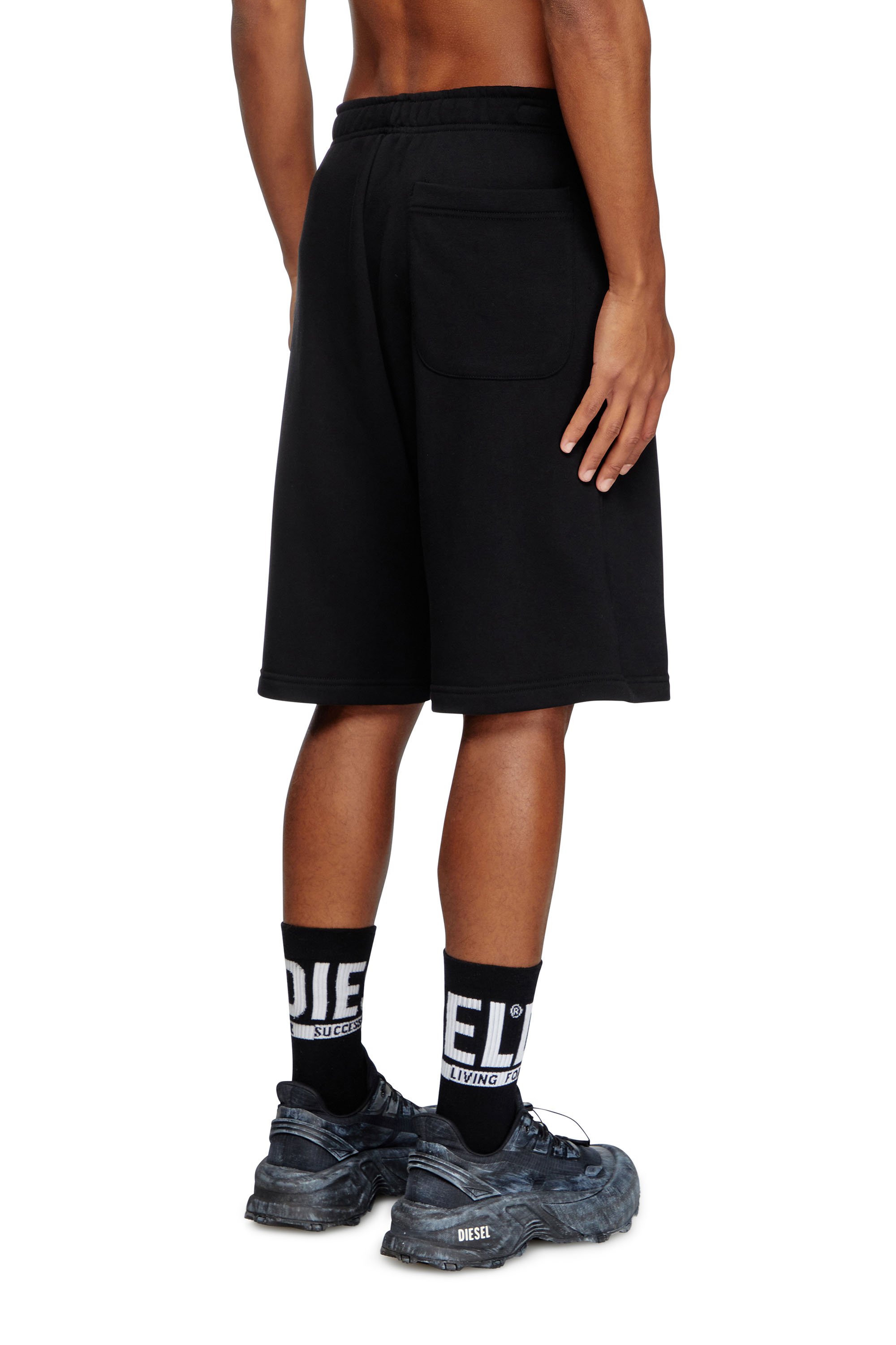 Diesel - P-MARSHY-OD, Pantalones cortos deportivos con logotipo Oval D plateado Hombre in Negro - 4