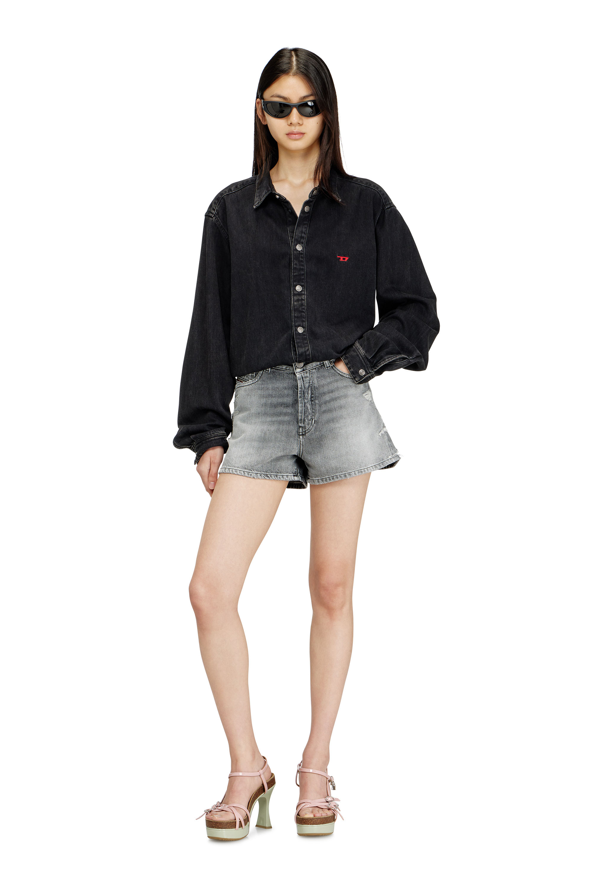 Diesel - DE-HELIOS, Pantalones cortos vaqueros con bajos deshilachados Mujer in Gris - 1