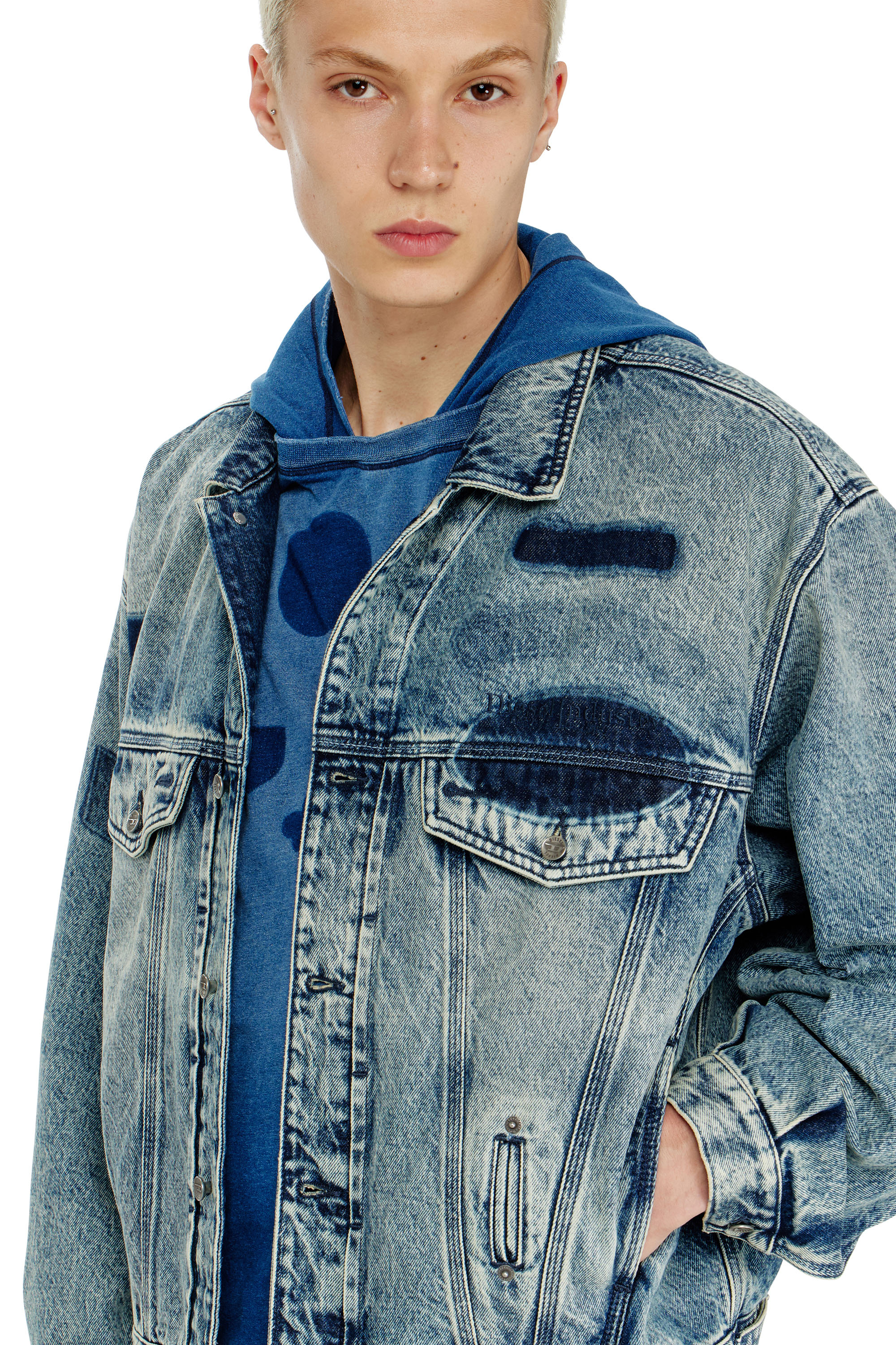 Diesel - D-DENVER-S2, Chaqueta trucker con efecto patch Unisex in Azul marino - 5