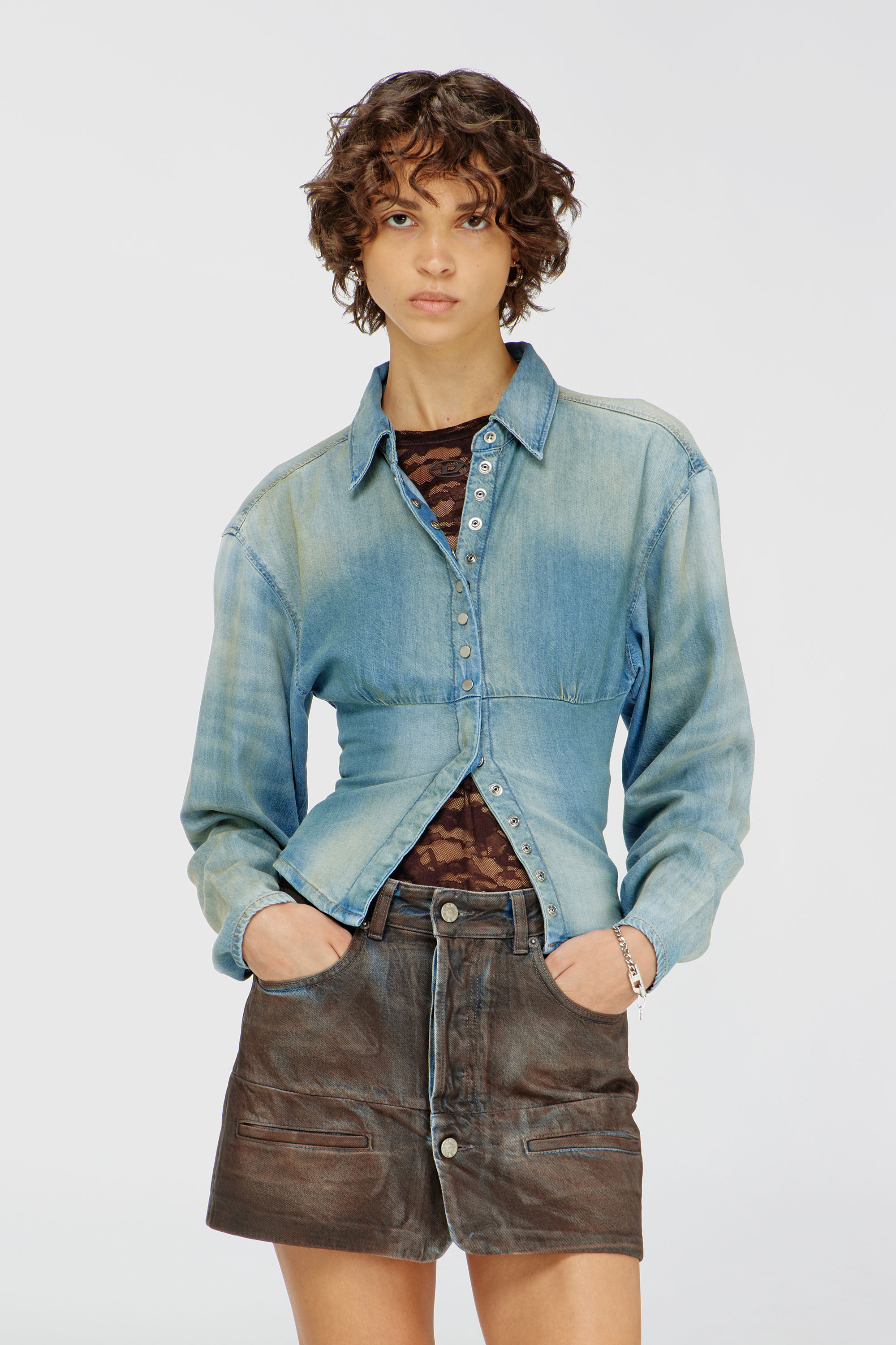 Diesel - DE-VIOLI-S1, Camisa vaquera con dise&ntilde;o seccionado Mujer in Azul marino - 3