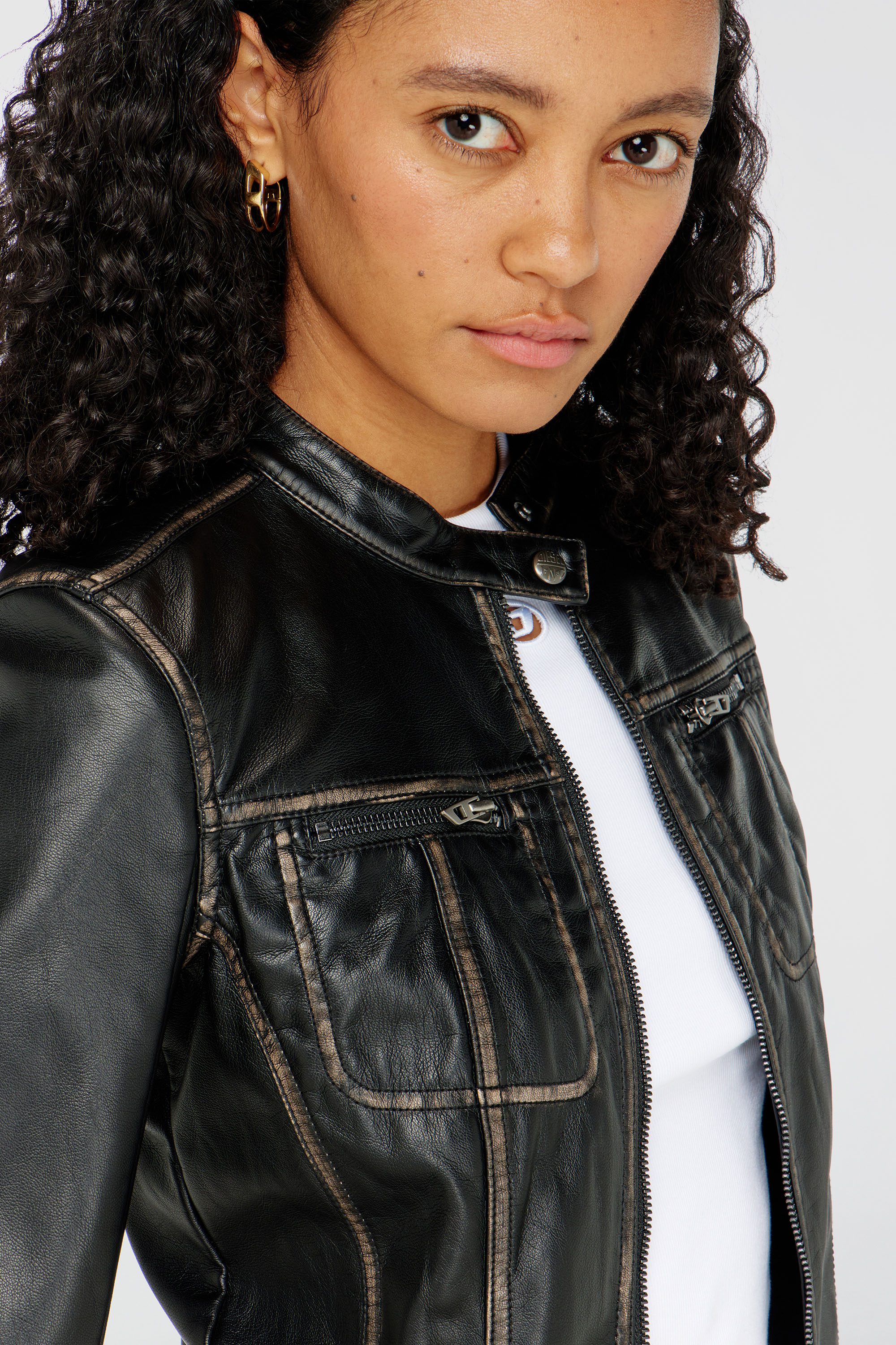 Diesel - G-LOBE, Chaqueta biker desgastada recortada Mujer in Negro - 5