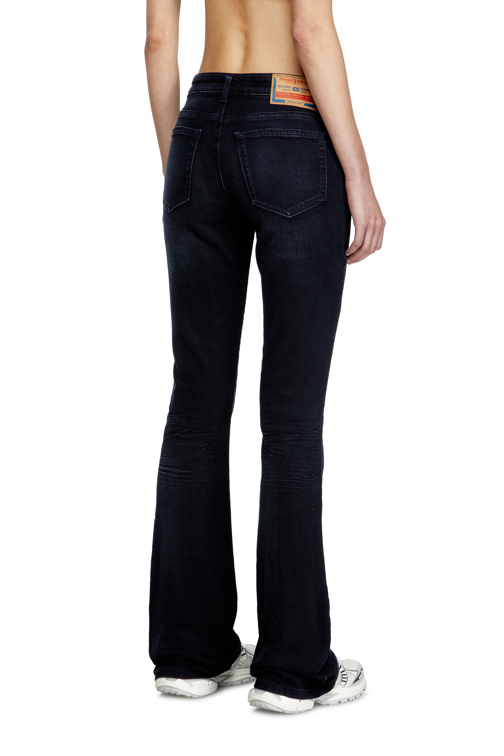 Diesel - Bootcut Jeans 1969 D-Ebbey 0BMBU Mujer, Azul Oscuro - 4