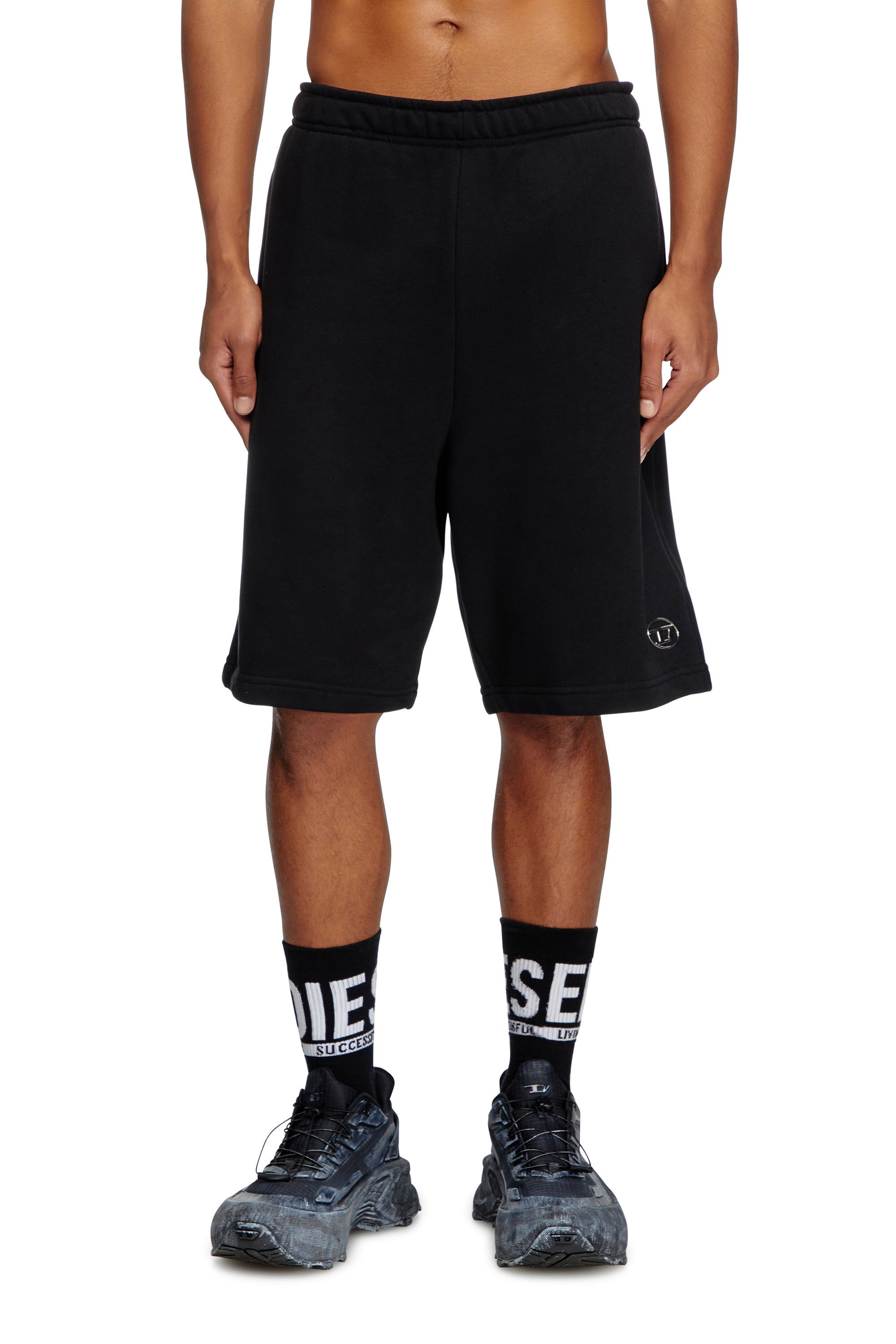 Diesel - P-MARSHY-OD, Pantalones cortos deportivos con logotipo Oval D plateado Hombre in Negro - 1