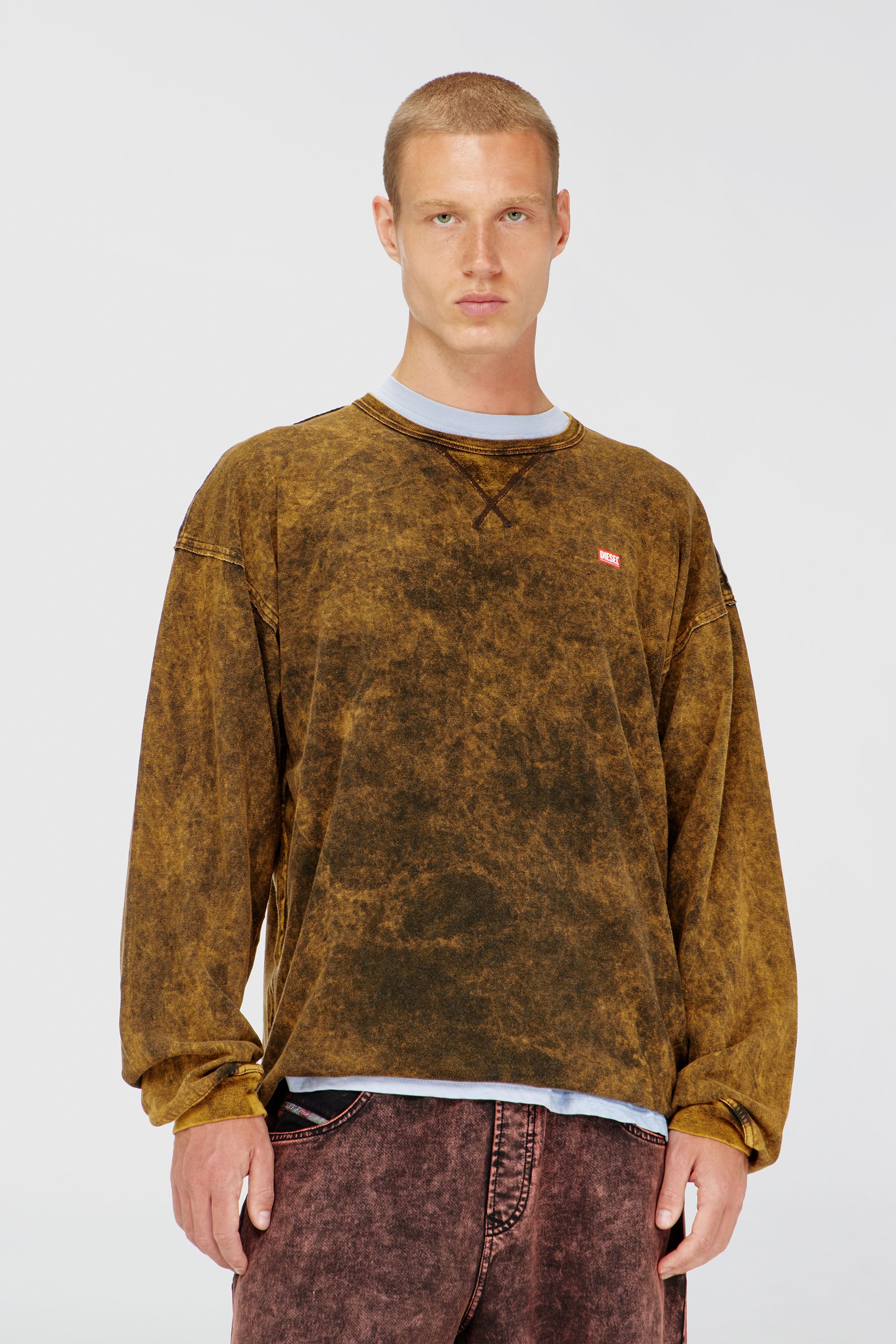 Diesel - T-BOXT-LS-RAW, Camiseta de manga larga acid-wash con detalles deshilachados Hombre in Marr&oacute;n - 1