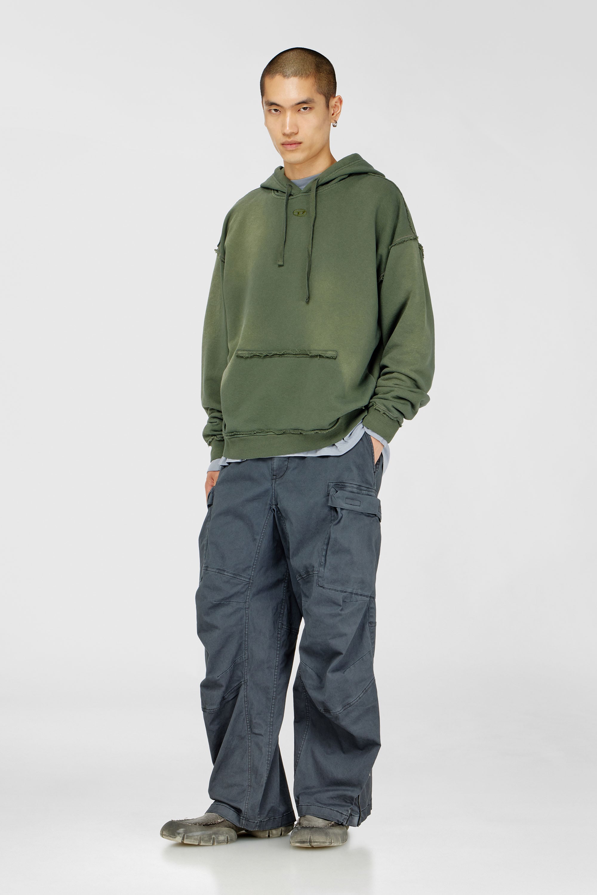 Diesel - S-POCK-HOOD, Sudadera de algod&oacute;n descolorida con detalles deshilachados Hombre in Verde - 1