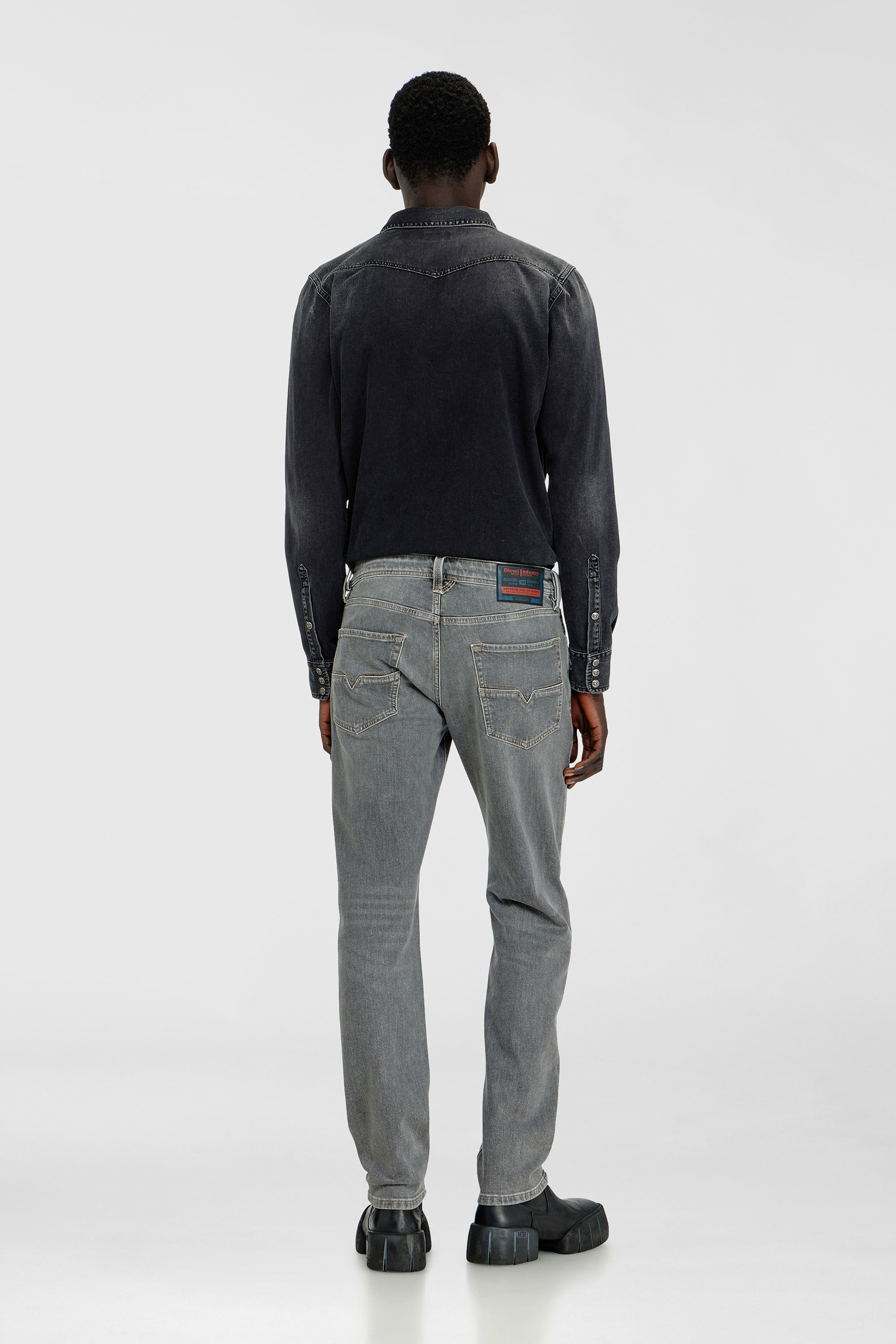 Diesel - Regular Jeans 1986 Larkee-Beex 0KBBI Hombre, Gris - 3