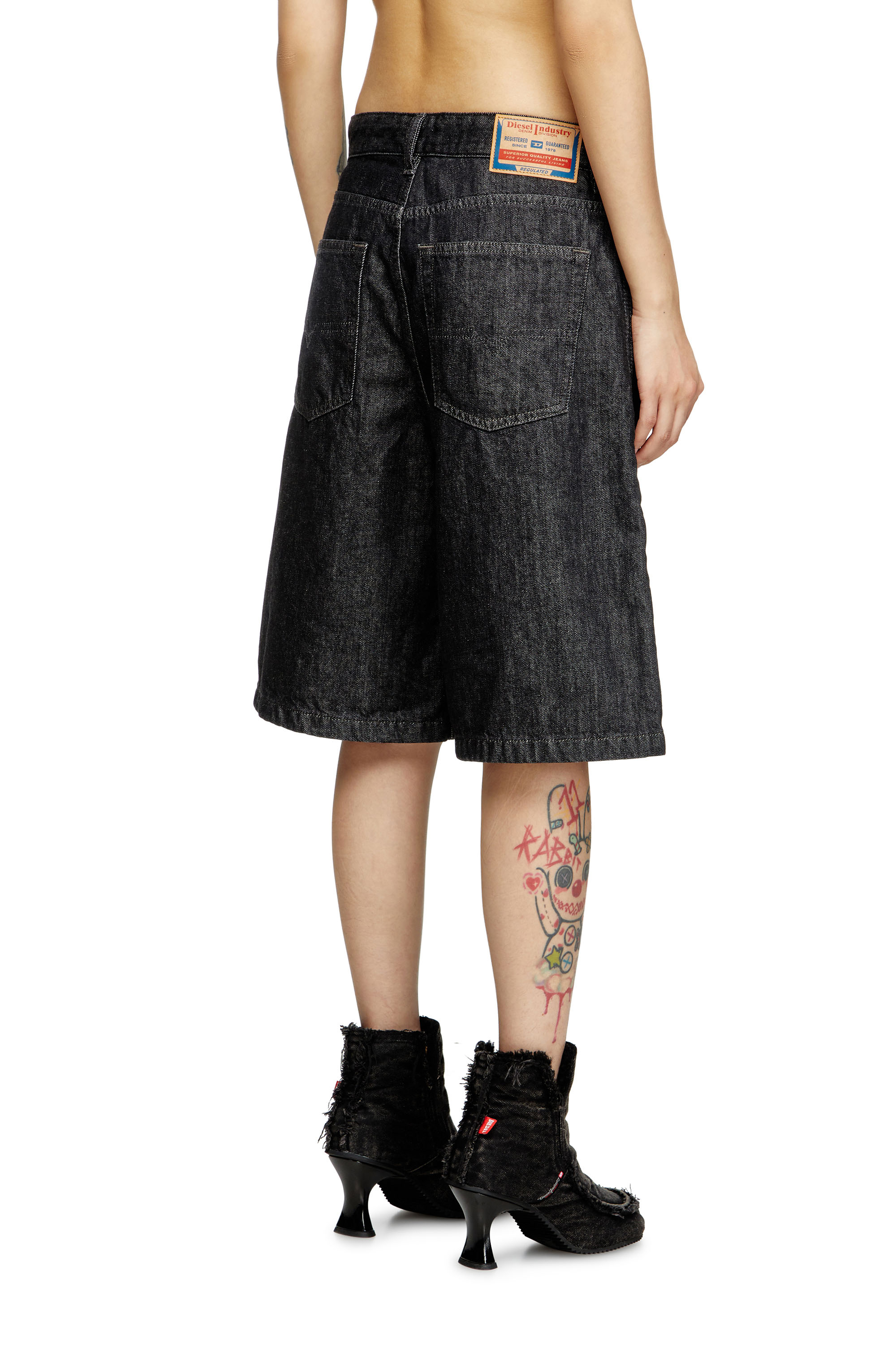 Diesel - DE-SIRE-SHORT, Pantalones cortos en denim lavado Mujer in Negro - 4