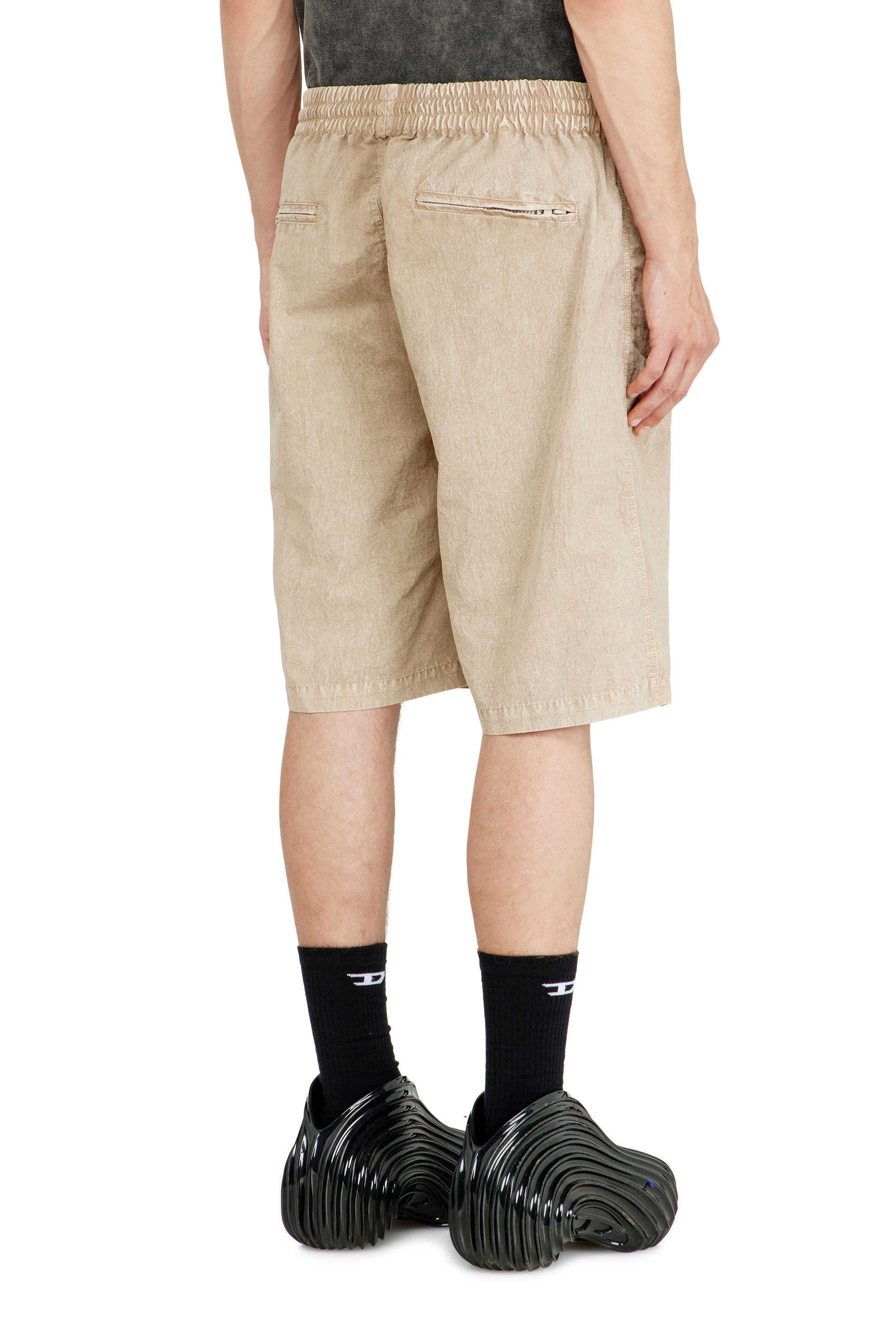 Diesel - P-THECK-SHORT-PLBH, Shorts de nylon tratado Hombre in Beige - 3
