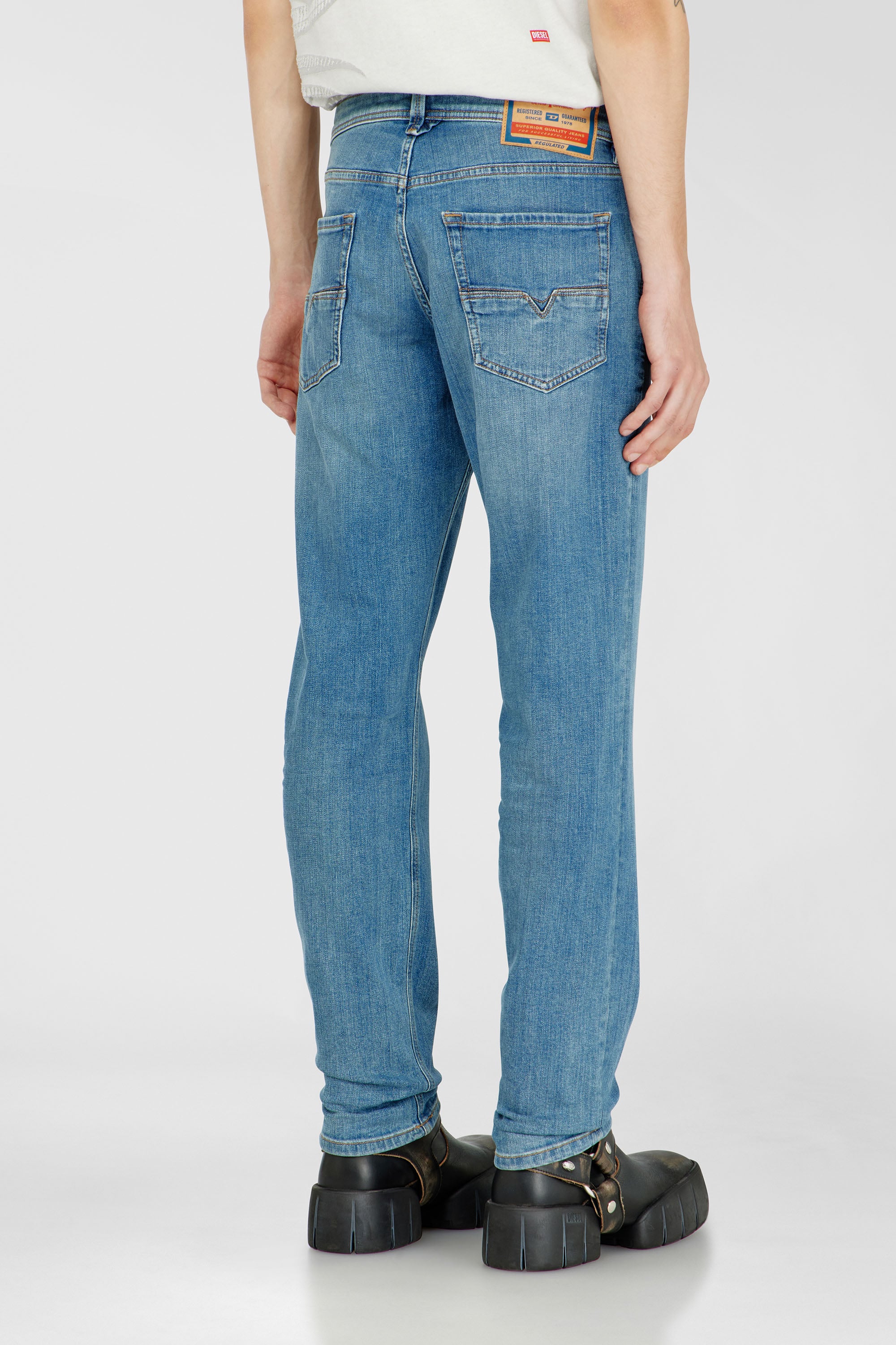 Diesel - Regular Jeans 1986 Larkee-Beex 0KIAL Hombre, Azul Claro - 5