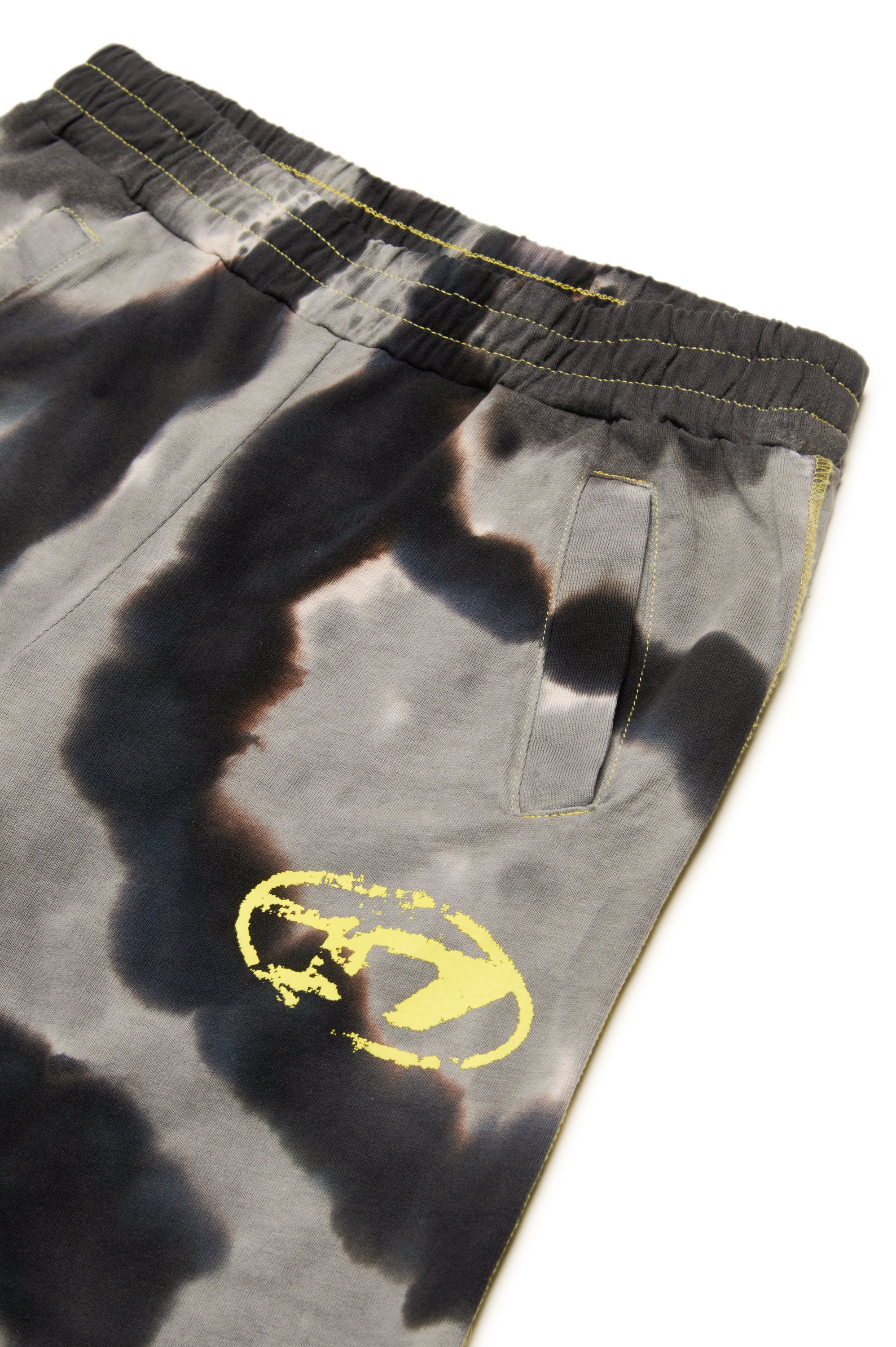 Diesel - PBOBX, Pantalones cortos deportivos con estampado batik Hombre in Negro - 3