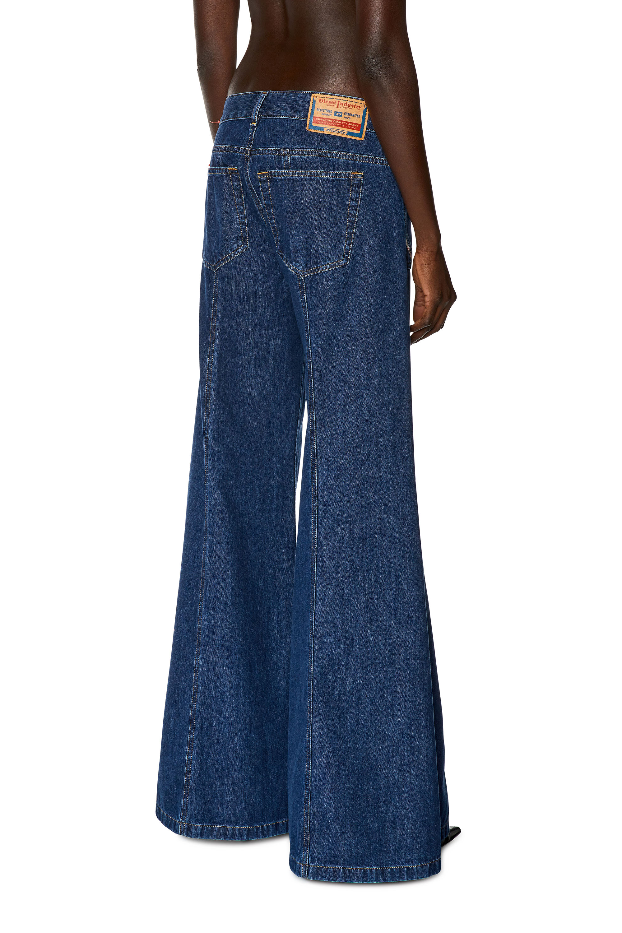 Diesel - Bootcut and Flare Jeans D-Aki 09H99, Azul Oscuro - Image 3