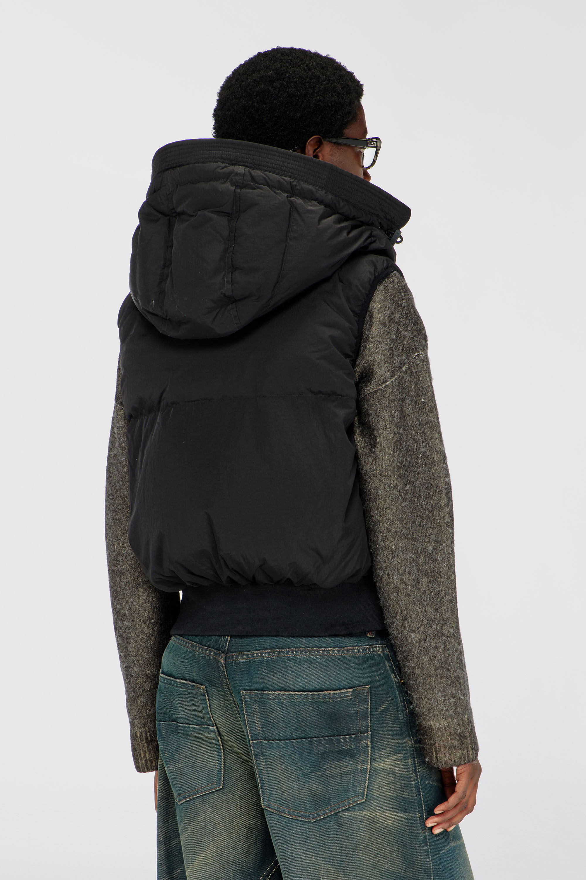 Diesel - W-PEYT-SSL-NEW-P1, Chaleco de plum&oacute;n con capucha de nailon arrugado Mujer in Negro - 4