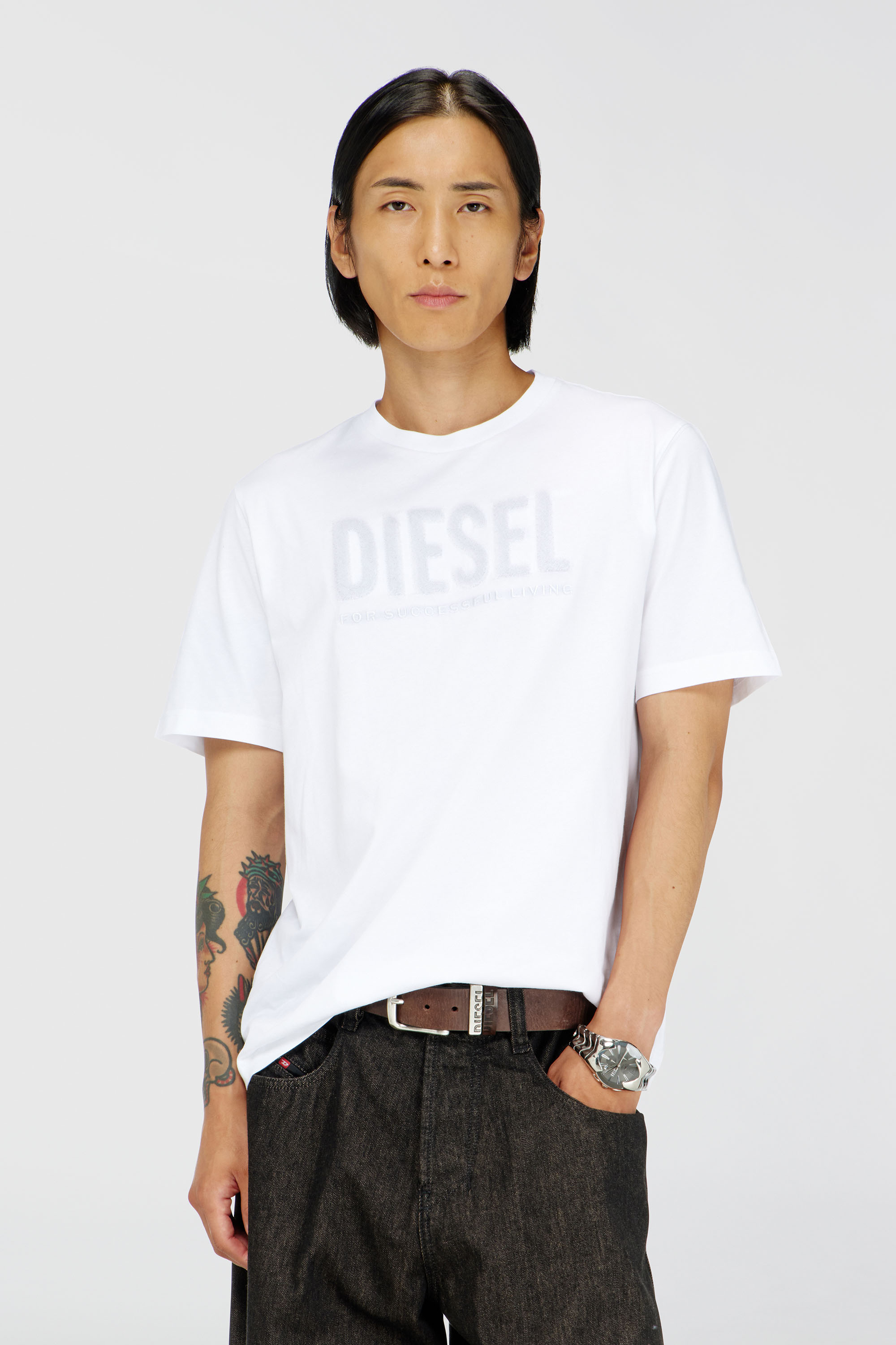 Diesel - T-JUST-OVA-T92, Camiseta de algod&oacute;n con estampado de logotipo Diesel tono sobre tono Hombre in Blanco - 3
