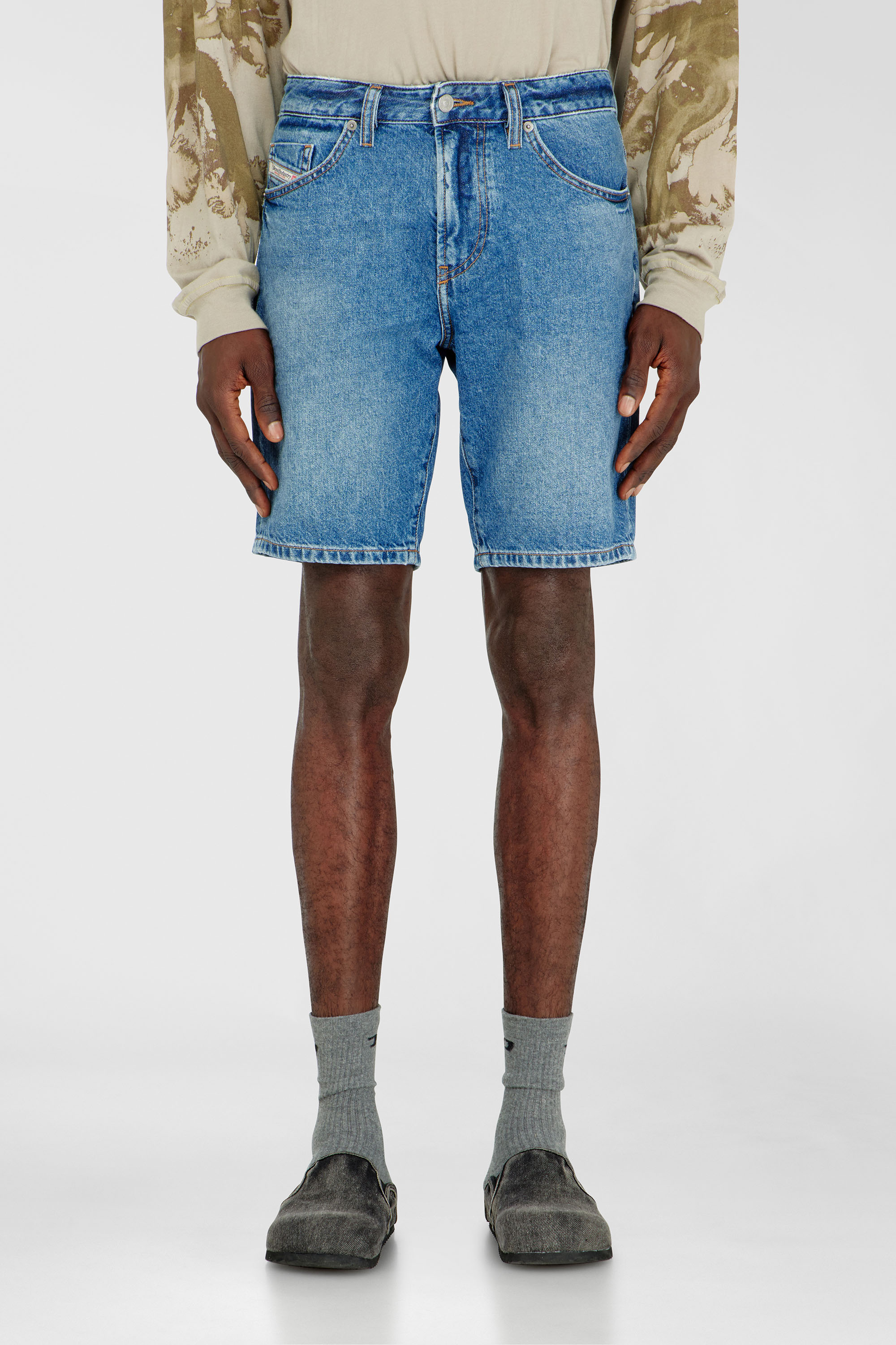 Diesel - D-FIN, Pantalones cortos slim de denim de lavado oscuro Hombre in Azul marino - 1