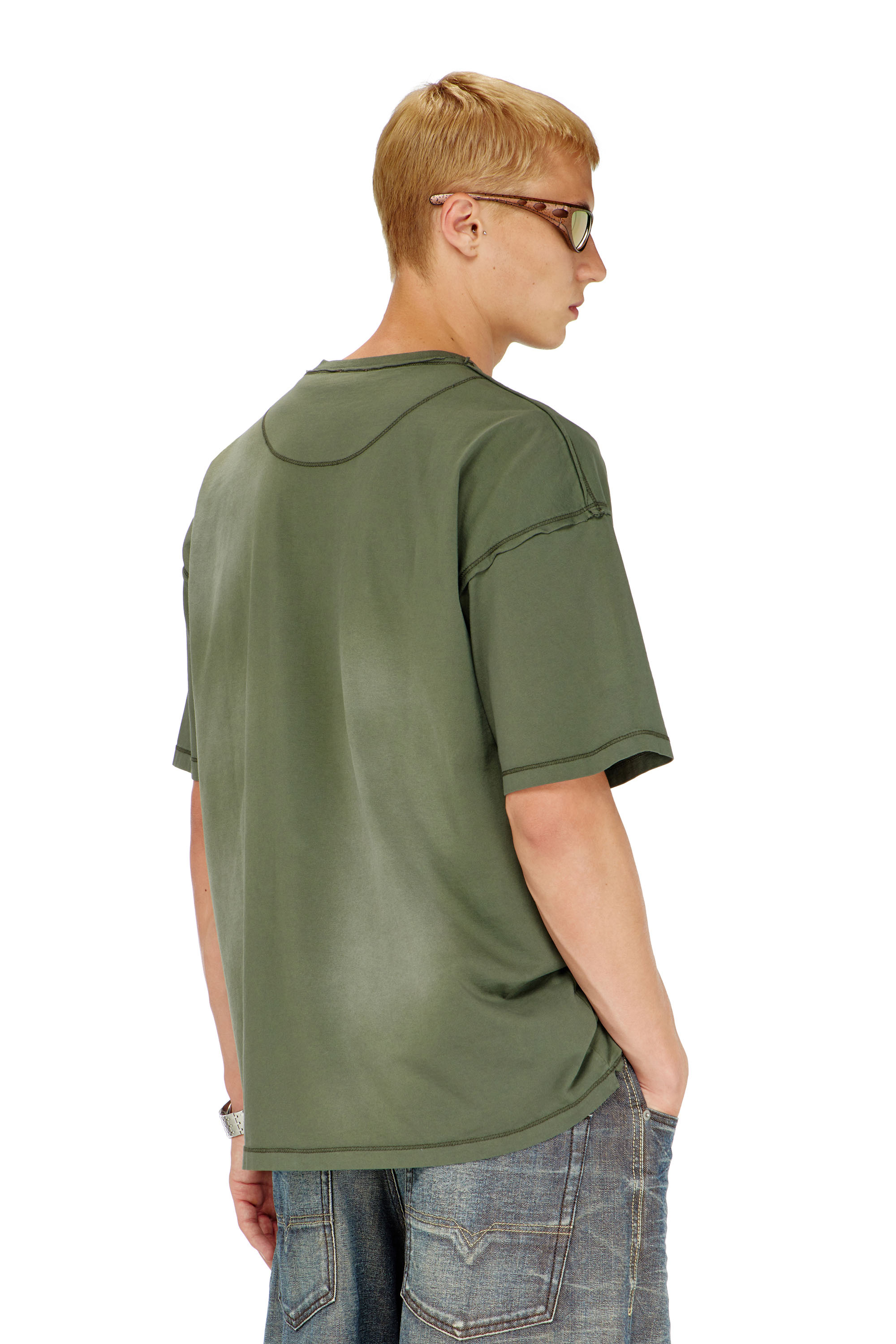 Diesel - T-POCK, Camiseta deslavada con bolsillo roto Hombre in Verde - 4