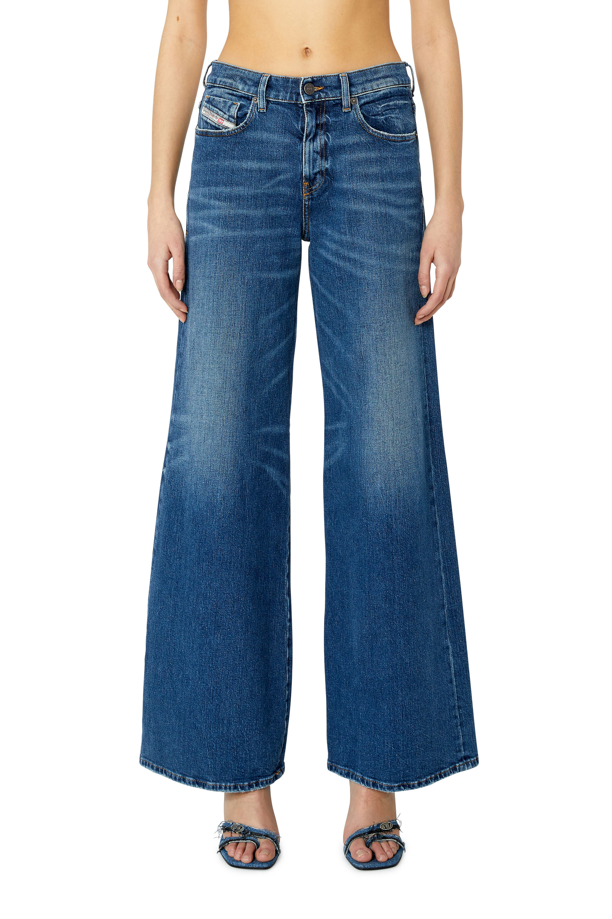 Diesel - 1978 D-AKEMI 007L1 Bootcut and Flare Jeans, Azul medio - Image 1