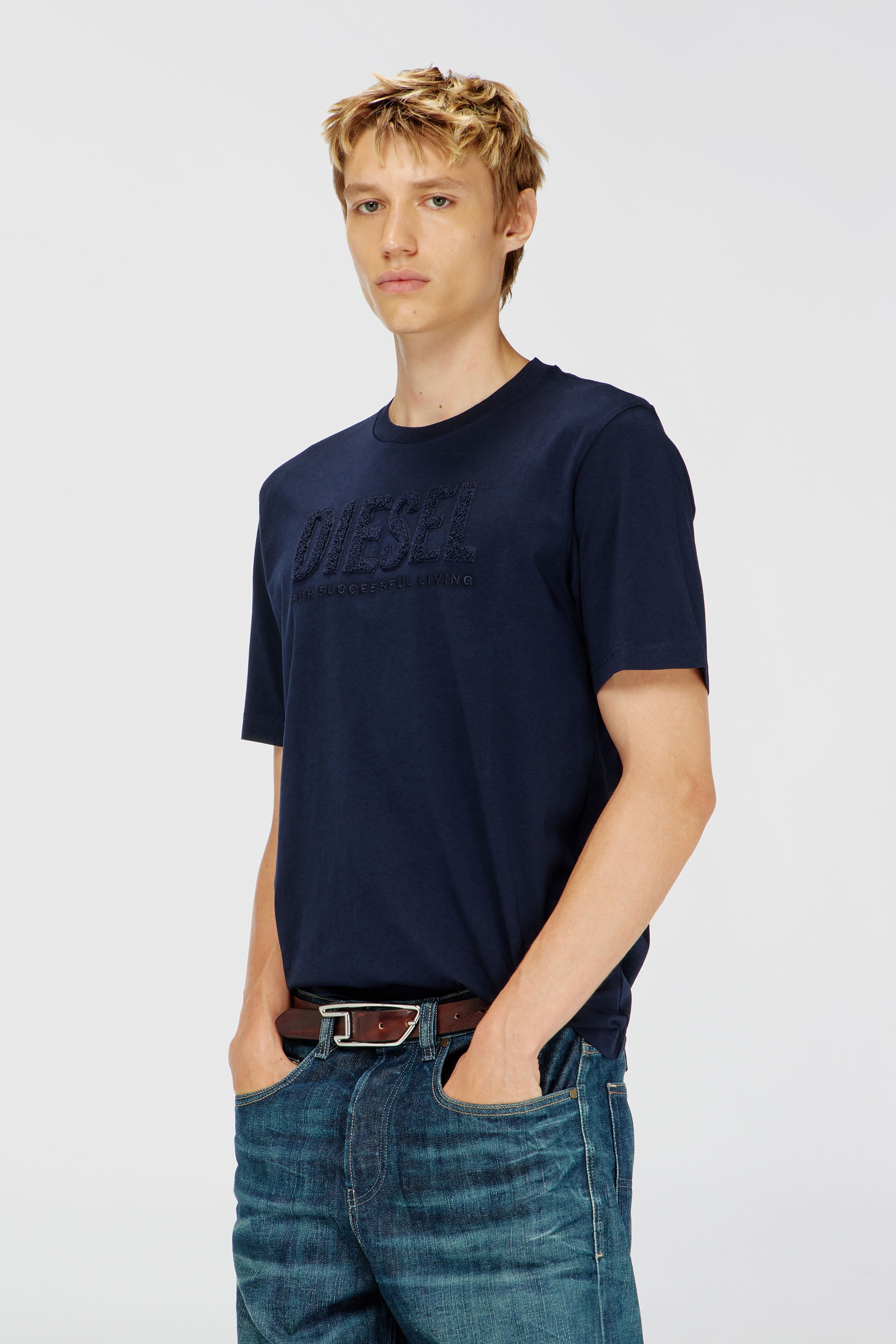 Diesel - T-JUST-OVA-T92, Camiseta de algod&oacute;n con estampado de logotipo Diesel tono sobre tono Hombre in Azul marino - 1