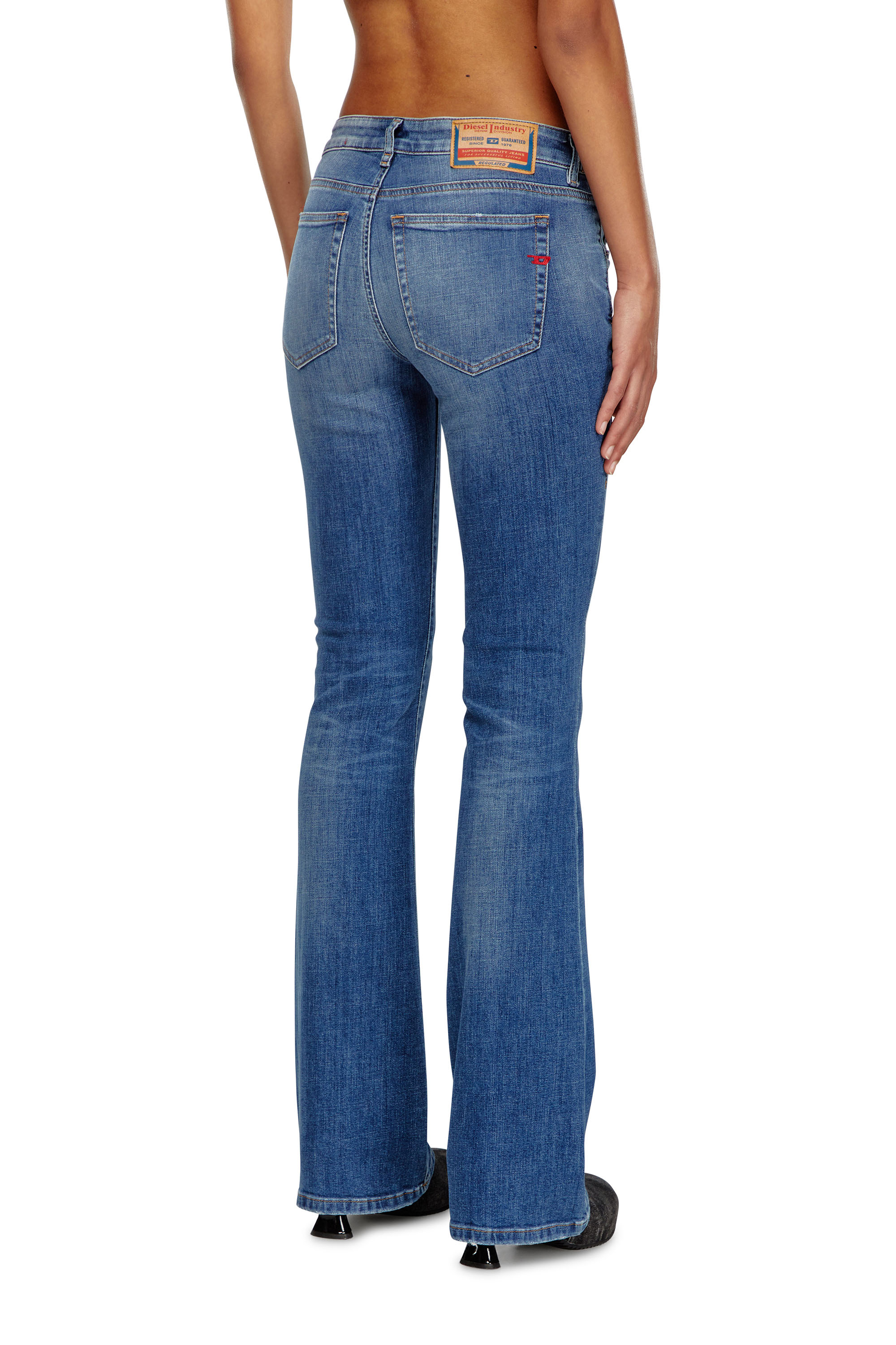 Diesel - Bootcut Jeans 1969 D-Ebbey 09J33 Mujer, Azul medio - 4