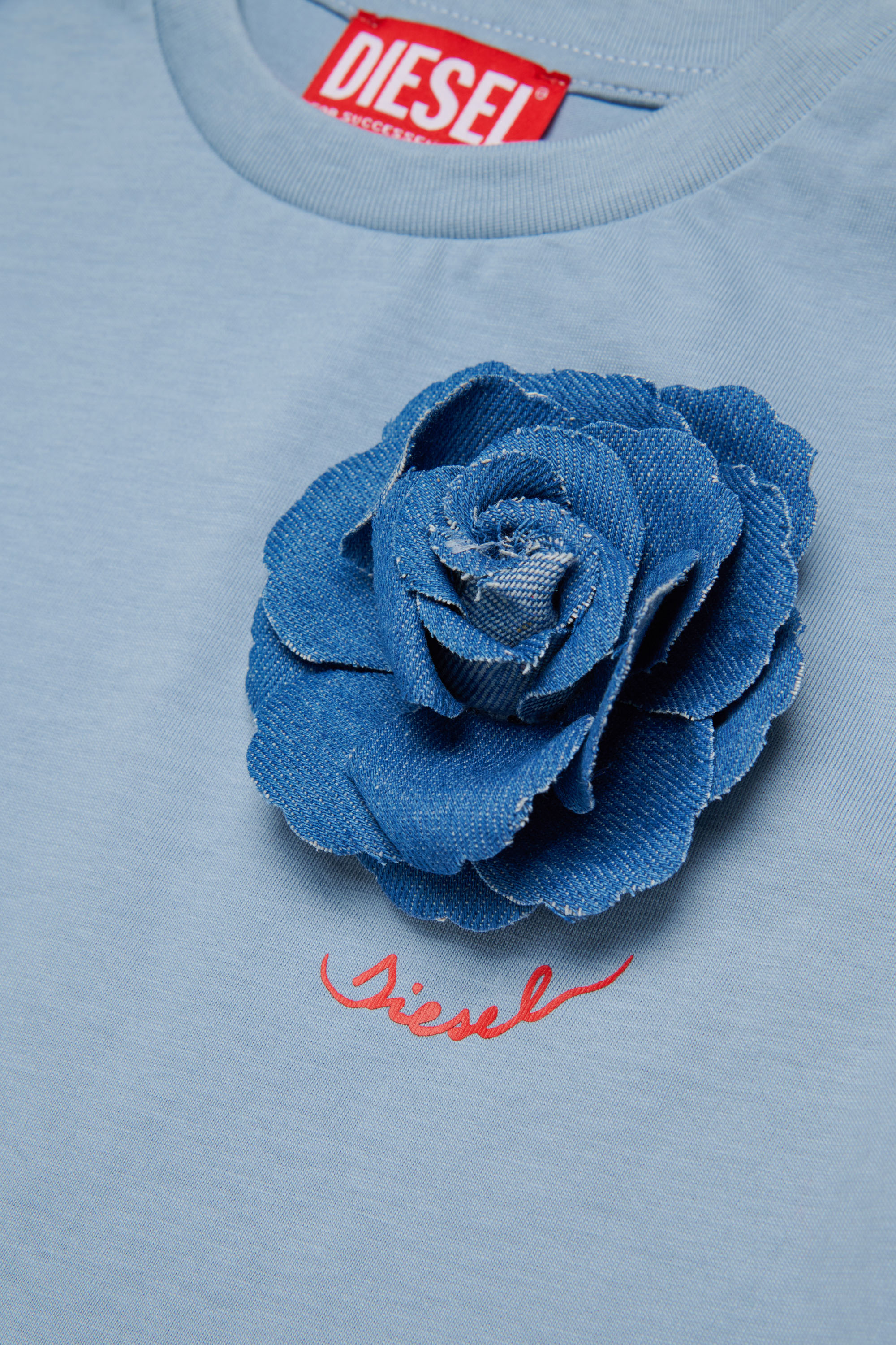 Diesel - TROSET, Camiseta con aplique de rosa denim Mujer in Azul marino - 4