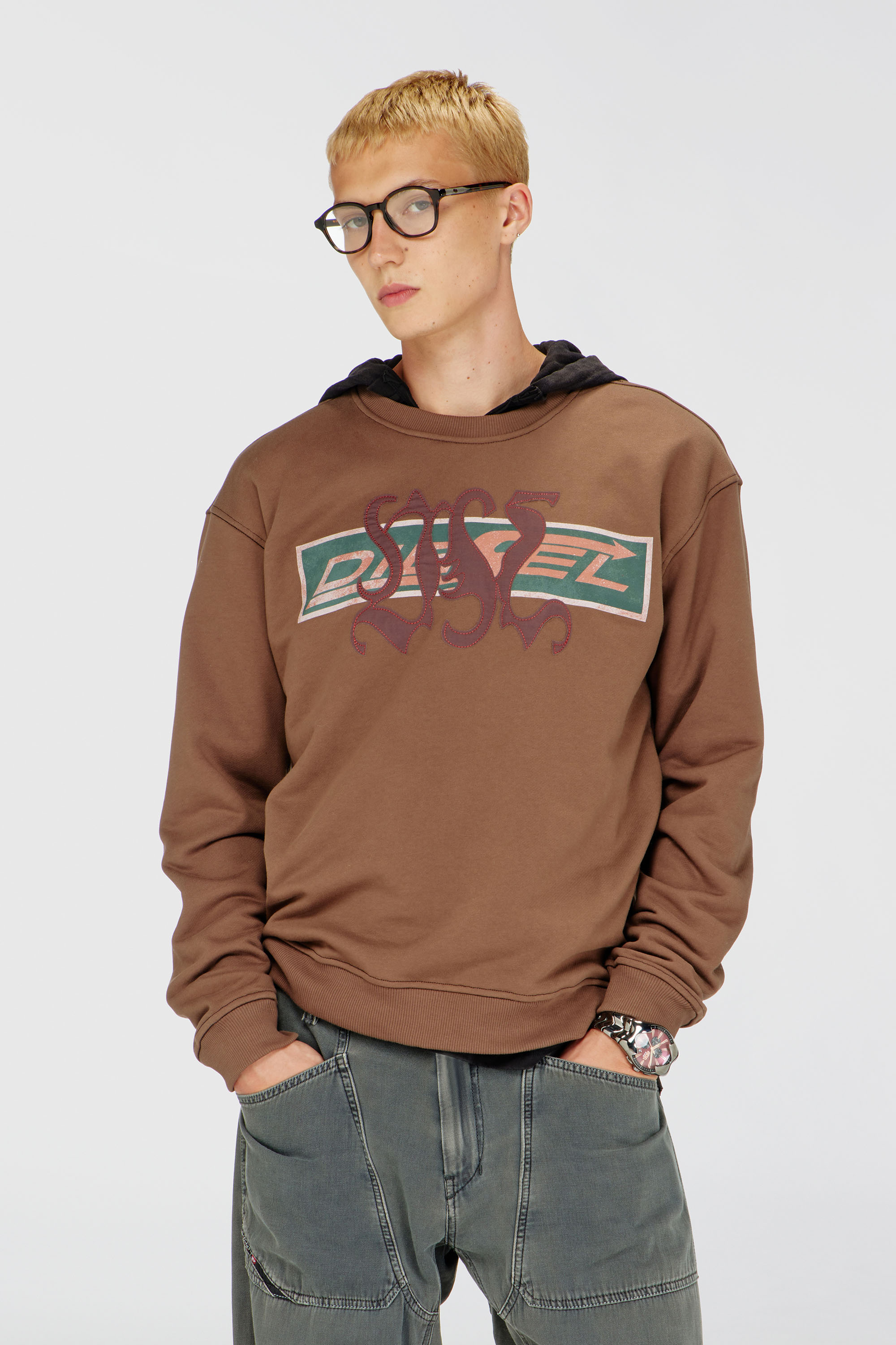Diesel - S-NORM-AA6, Sudadera con estampados gr&aacute;ficos y patches Hombre in Marr&oacute;n - 1