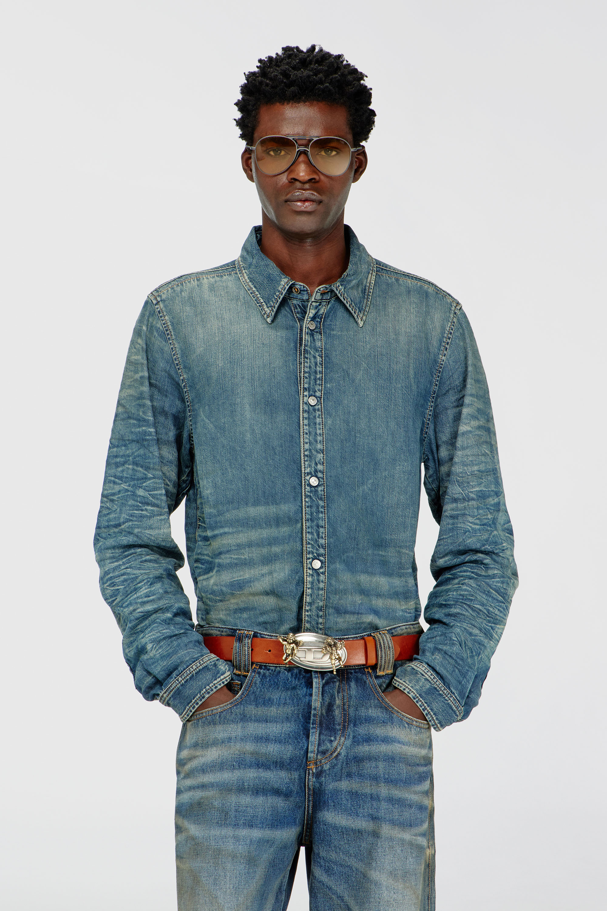 Diesel - D-SYNAR-FSJ4, Camisa de denim arrugado con efecto sucio Hombre in Azul marino - 3